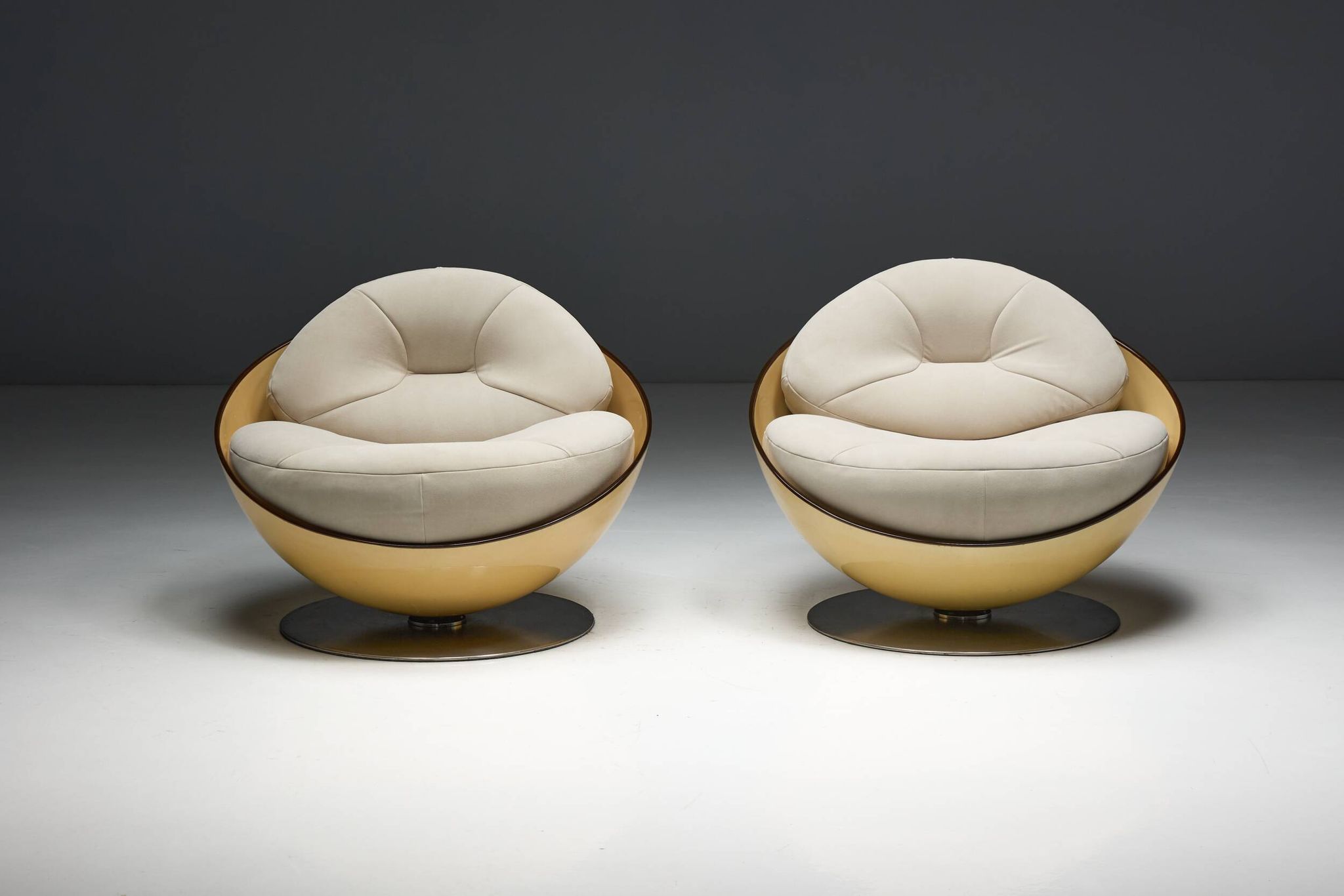 Esfera lounge chairs by Ricardo Fasanello, Brazil, late 1960s