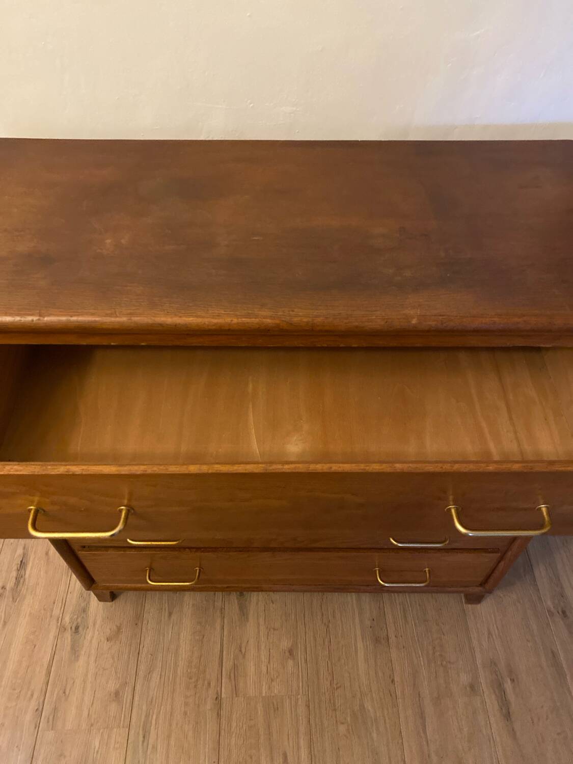 Vintage wooden chest of drawers with 4 drawers