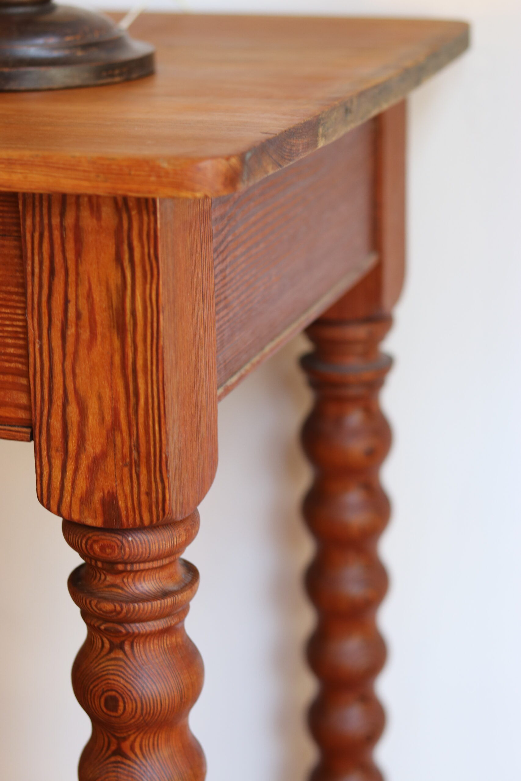 Large console or shop sideboard in pitch pine, early 20th century.