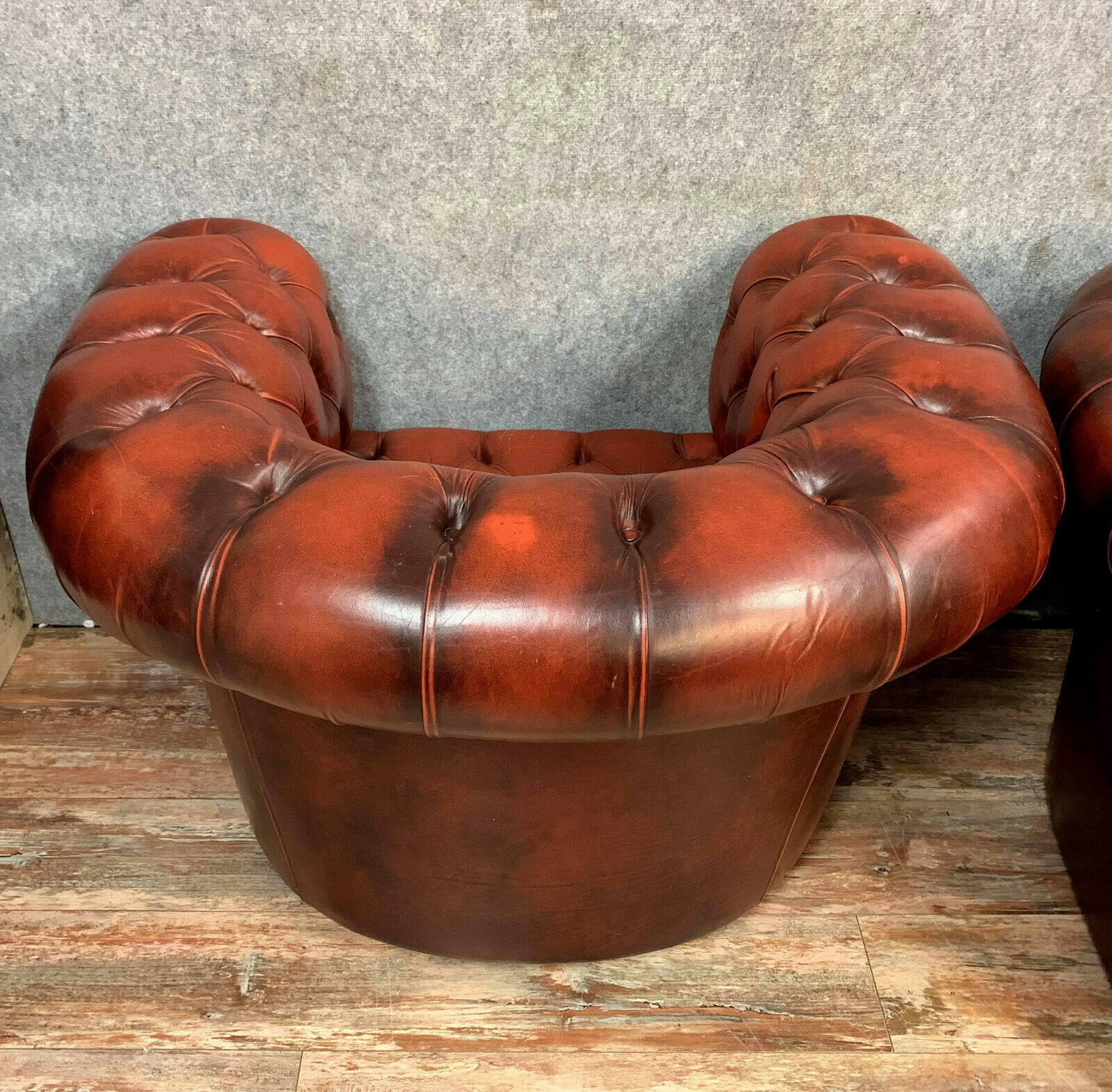 Pair of Chesterfield club armchairs in burgundy circa circa 1920 upholstered leather