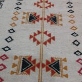 Tapis blanc à motifs berbères fait main en laine