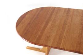 Round 2x Extendable Dining Table "Tjórn" - danish design in teak