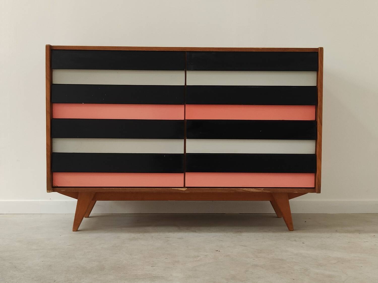 U-453 pink chest of drawers with 8 drawers by Jiri Jiroutek for Interier Praha 1960