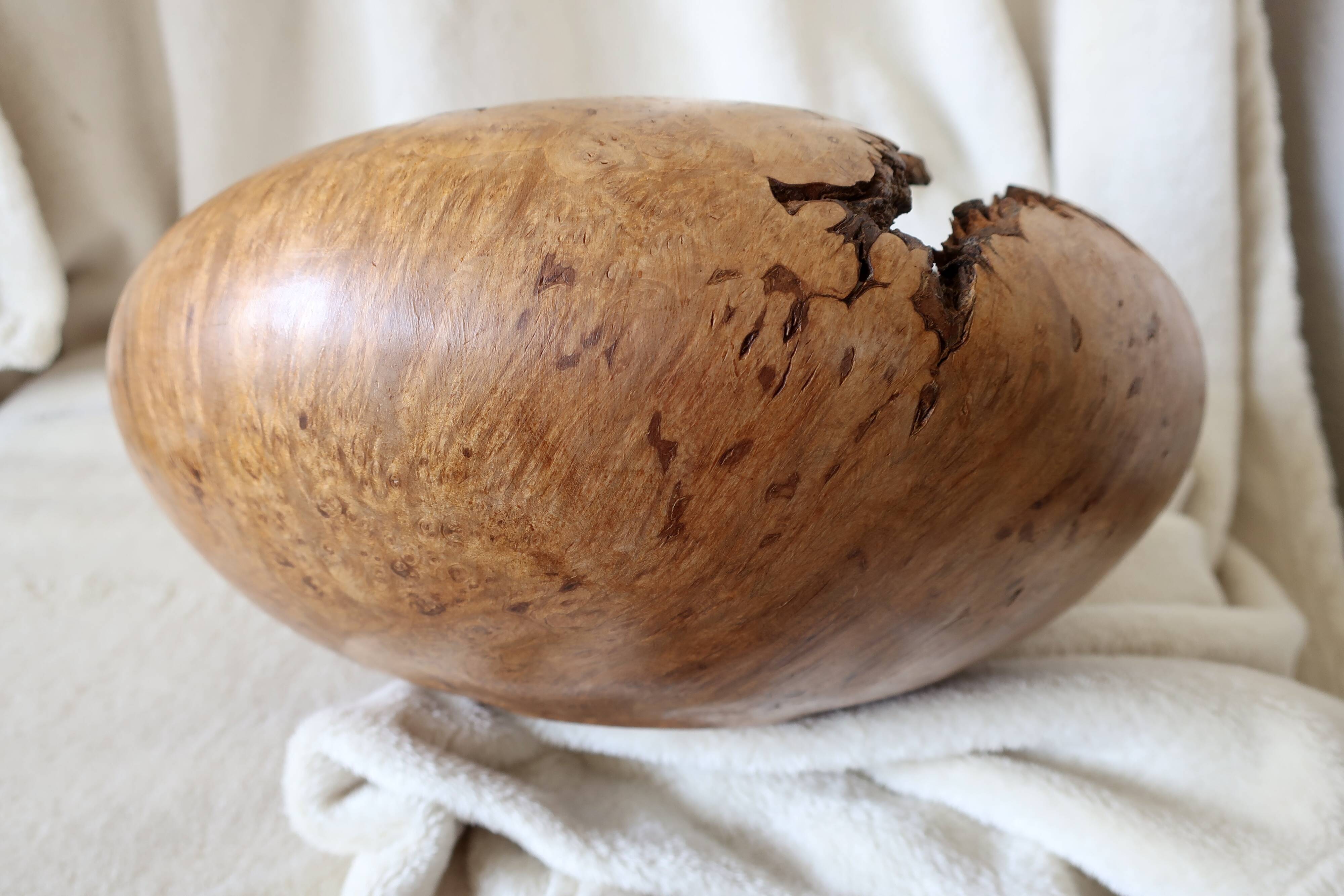 Mike Mahoney, Maple Burl Sculpture Vase, 28cm, Very Good Condition