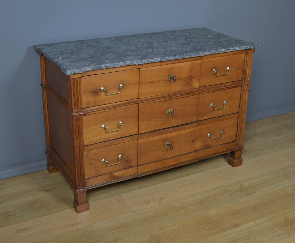 Mahogany commode, Louis XVI period – late 18th century.