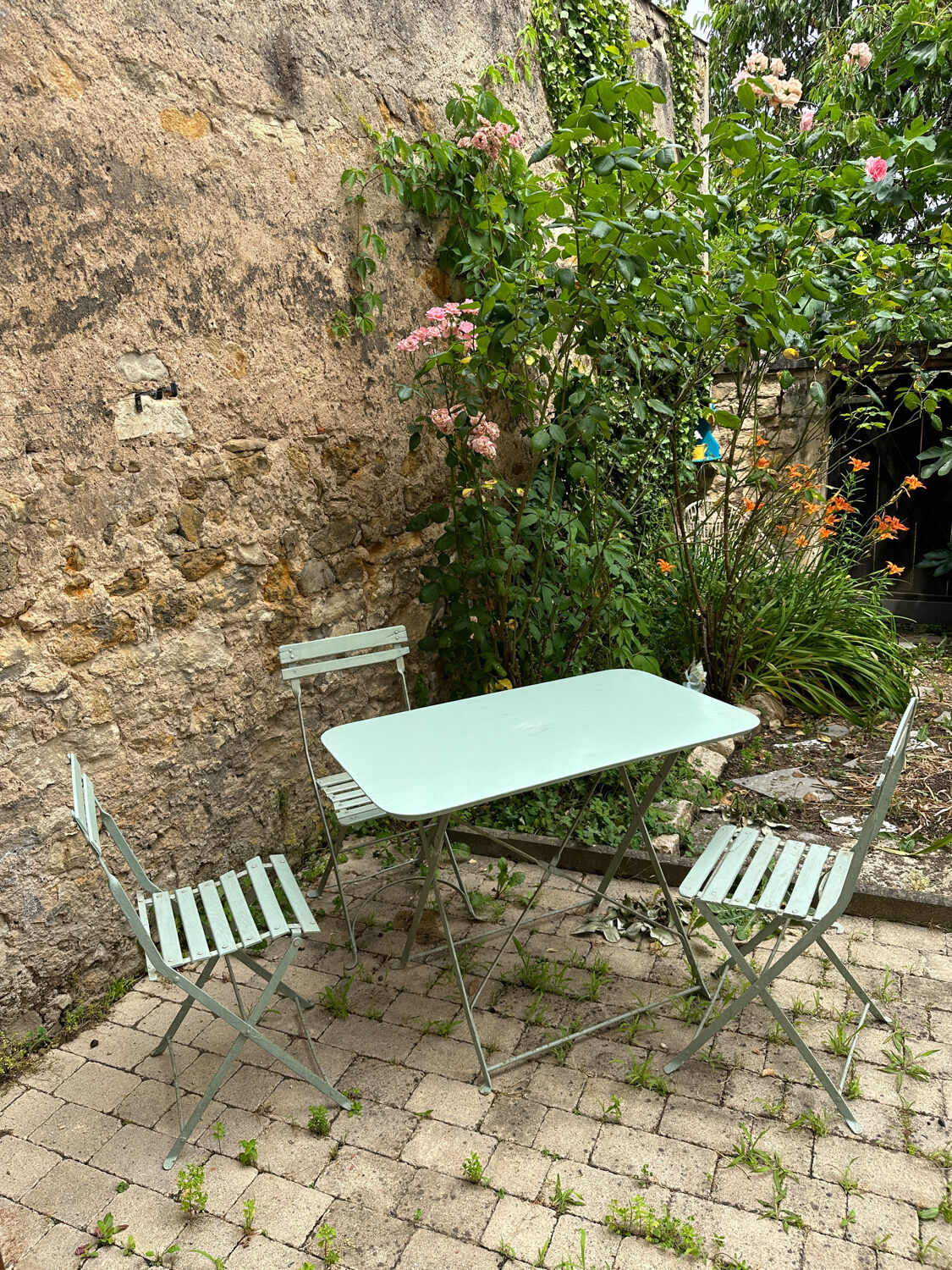 Almond green metal garden furniture