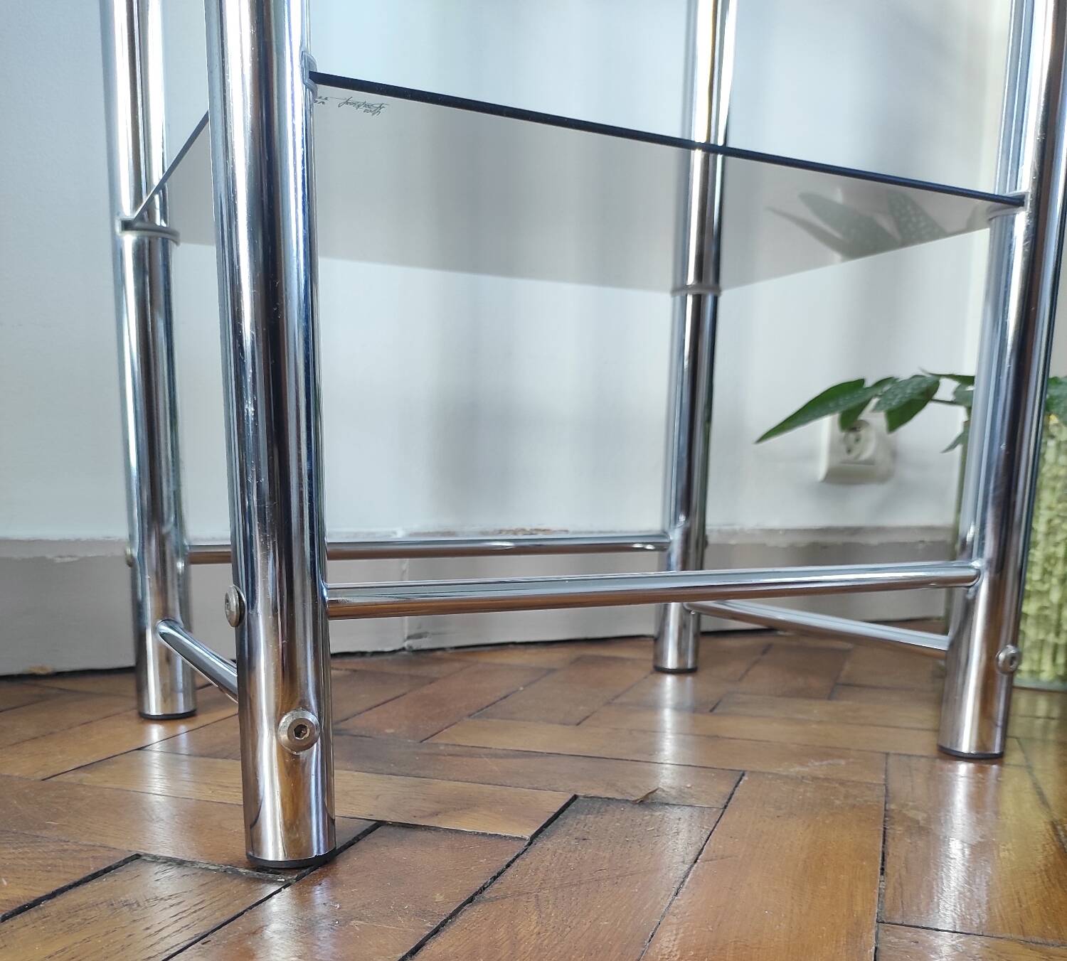 Sellette / Table d'appoint vintage Yves Boutboul - Métal chromé & verr