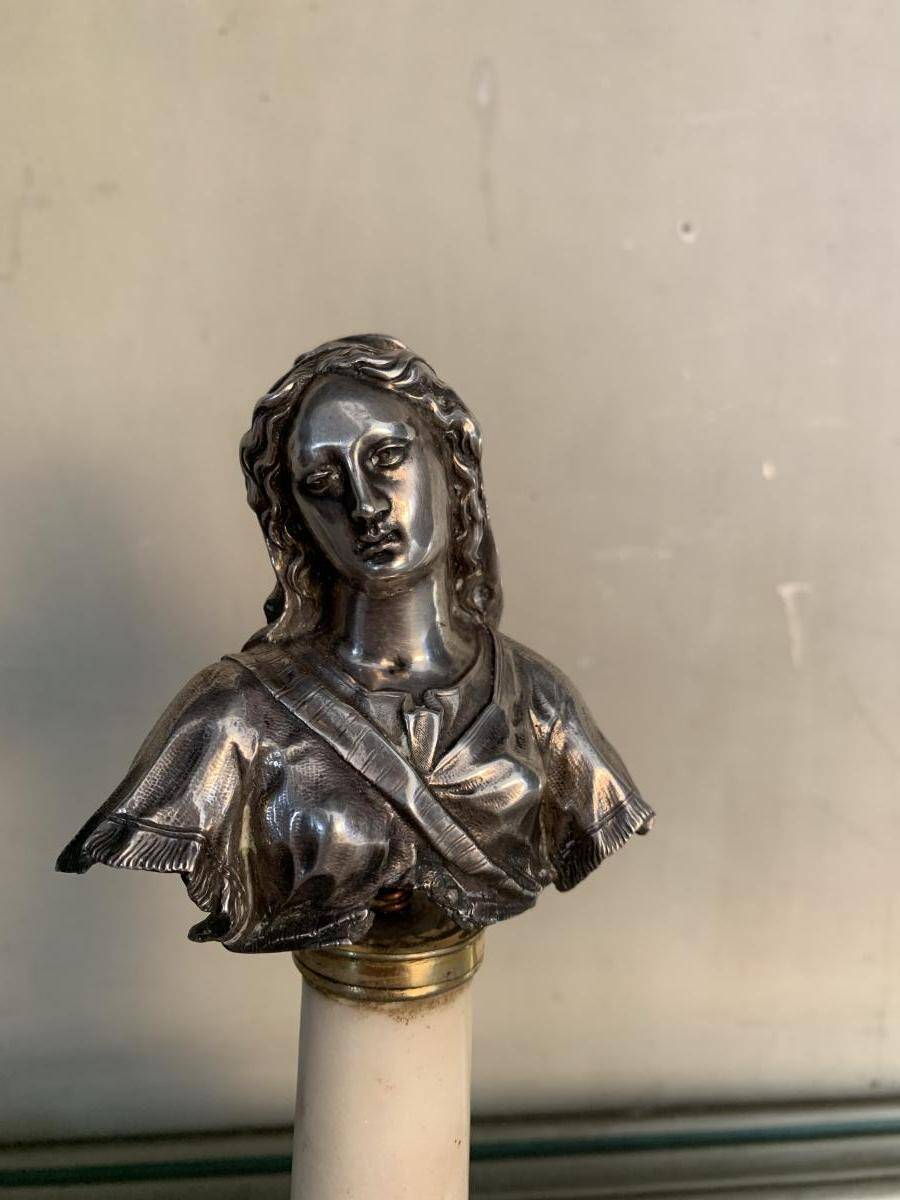 Buste de la Vierge en argent, colonne en marbre