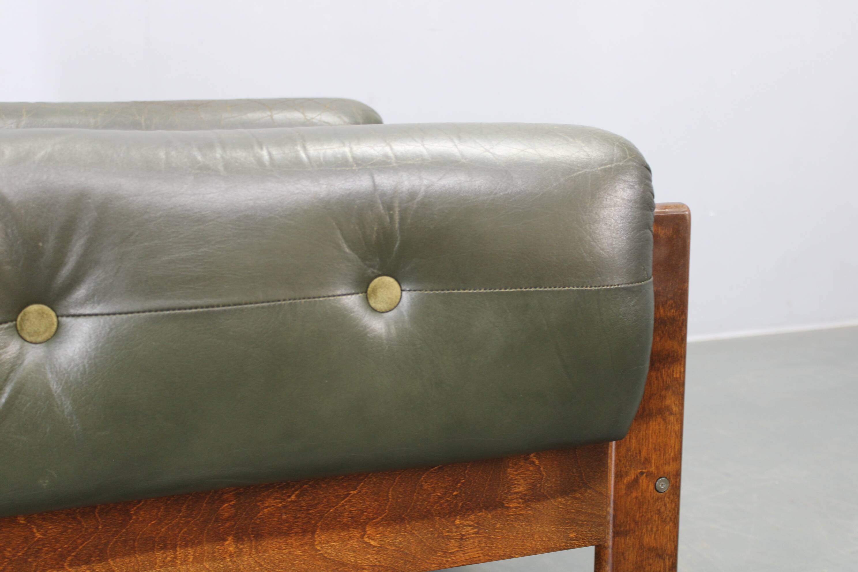Fauteuil en cuir vert des années 70, Tchécoslovaquie.