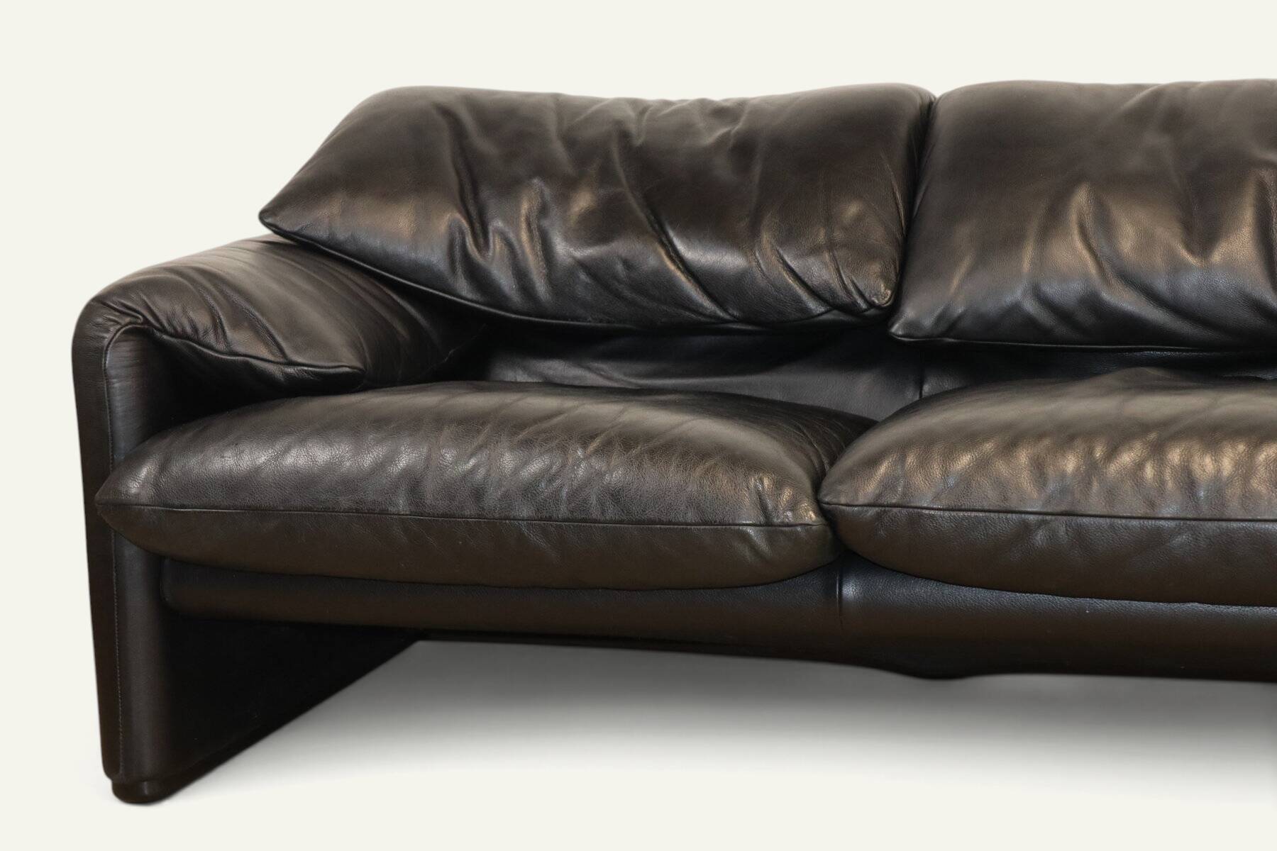 Maralunga 3-seater sofa in black leather by Vico Magistretti for Cassina