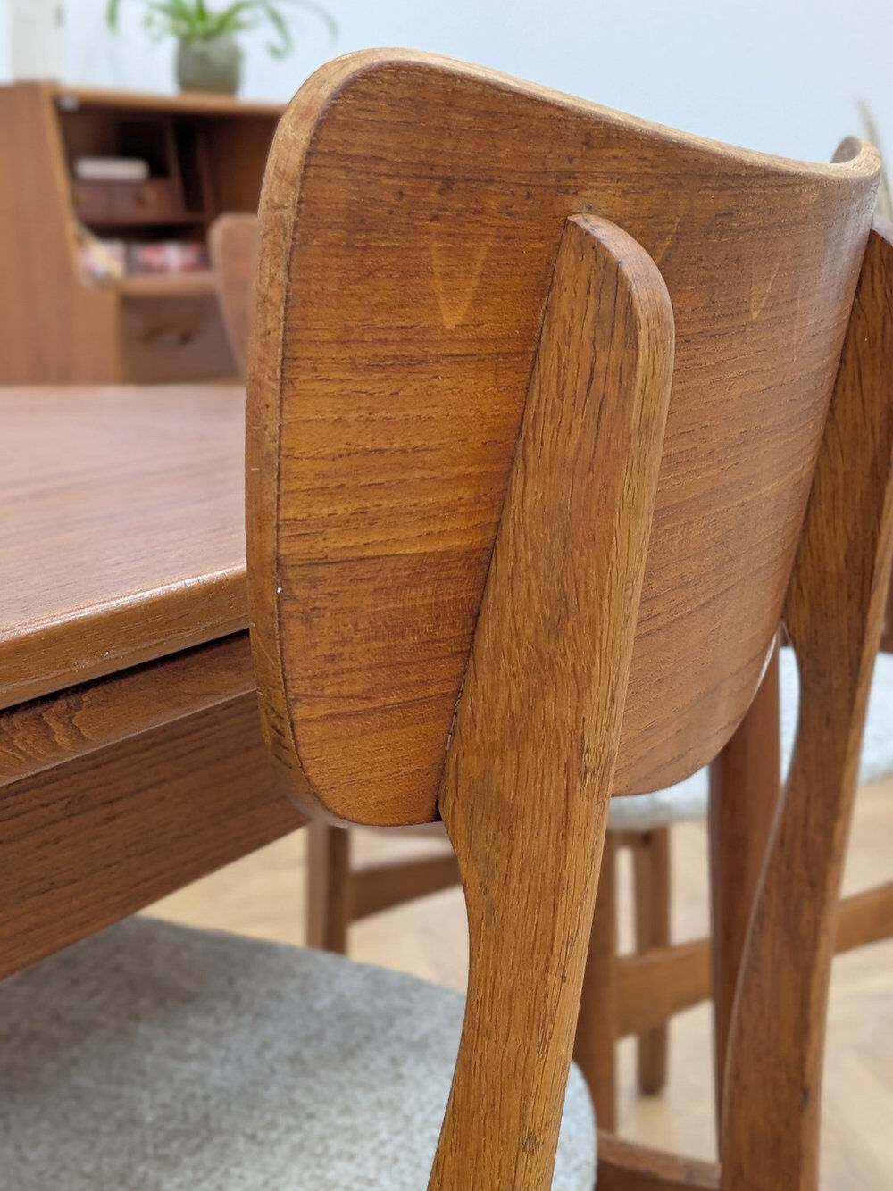 2 Scandinavian chairs