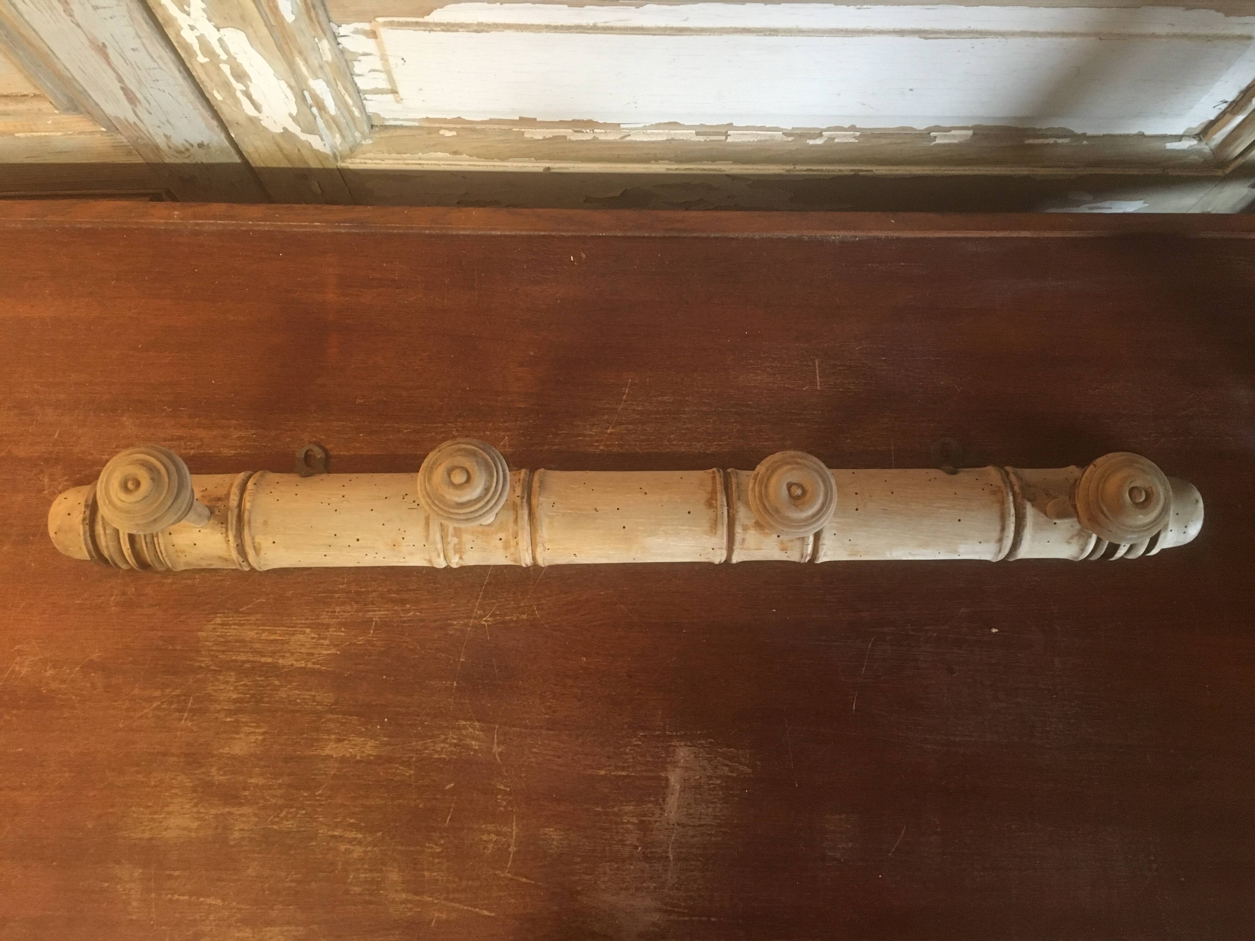 Wall coat rack with 4 hooks in raw wood