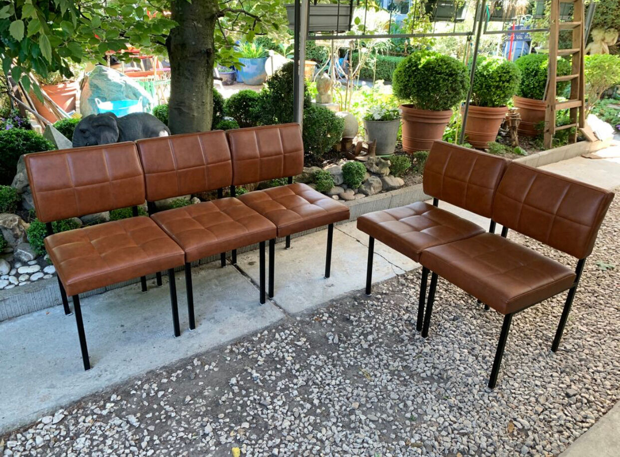 Suite de 5 chauffeuses skaï fauve 1950