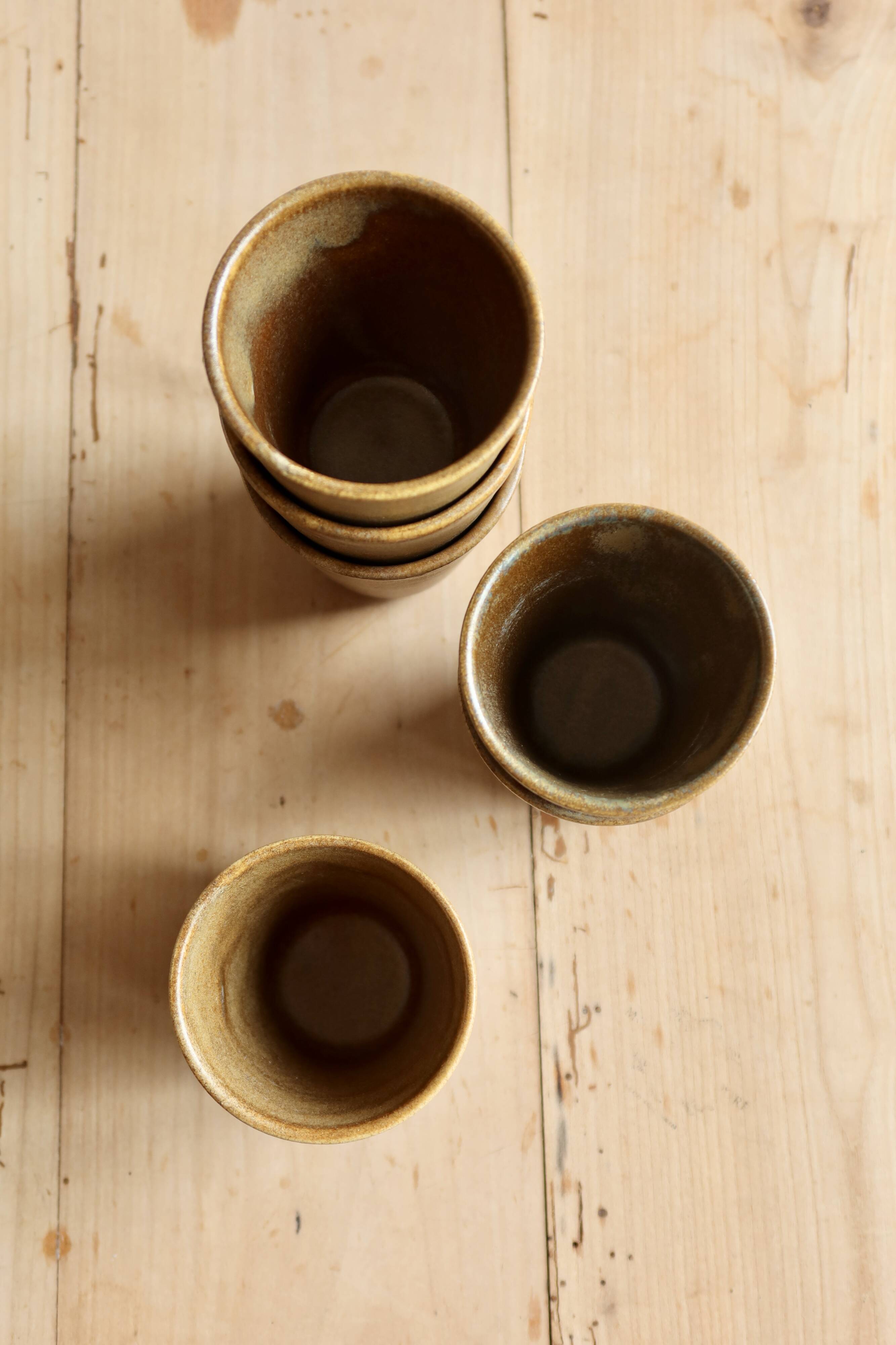 6 vintage stoneware cups – Mismatched