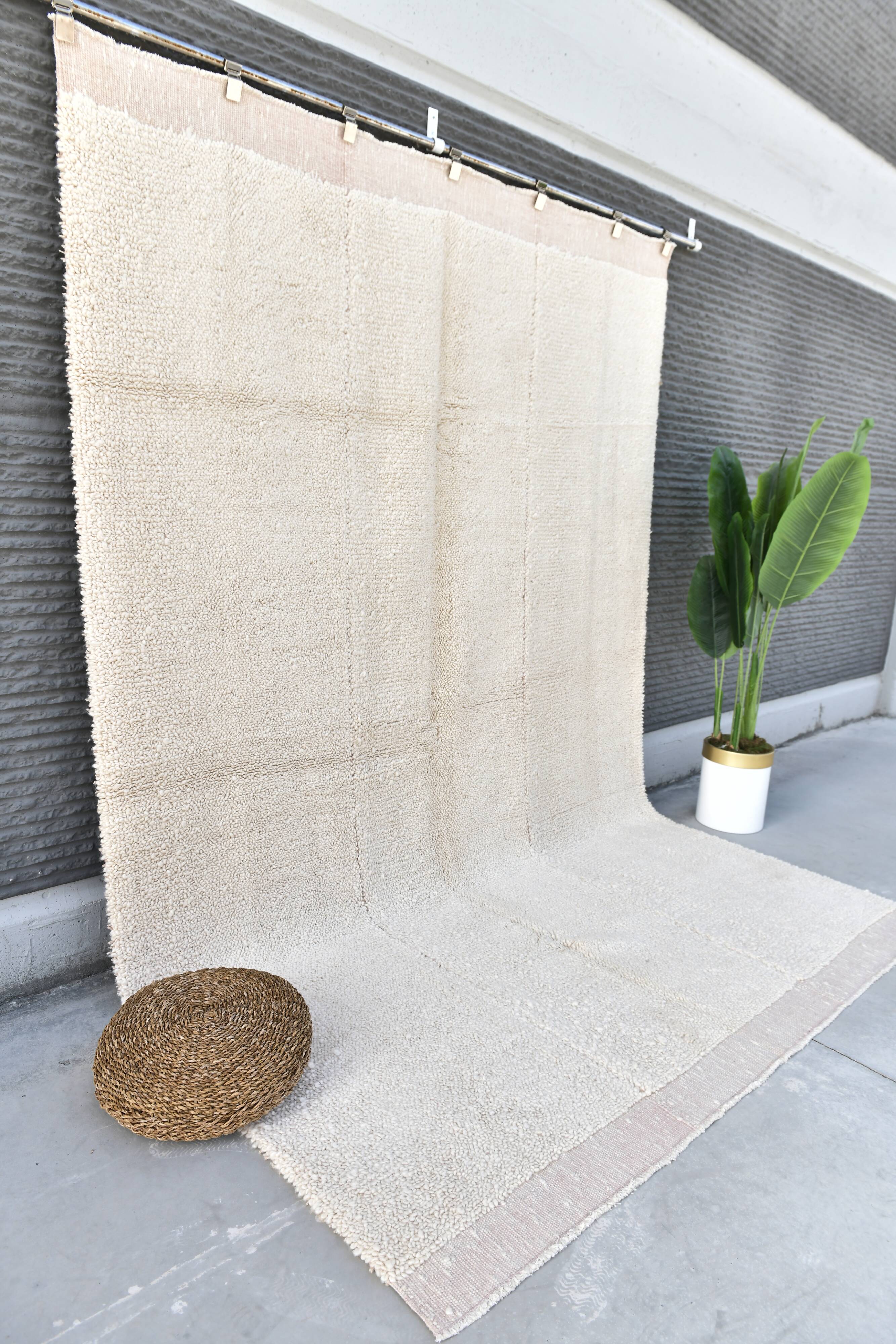 muted soft pink carpet 300x200 cm , wool pink moroccan style carpet