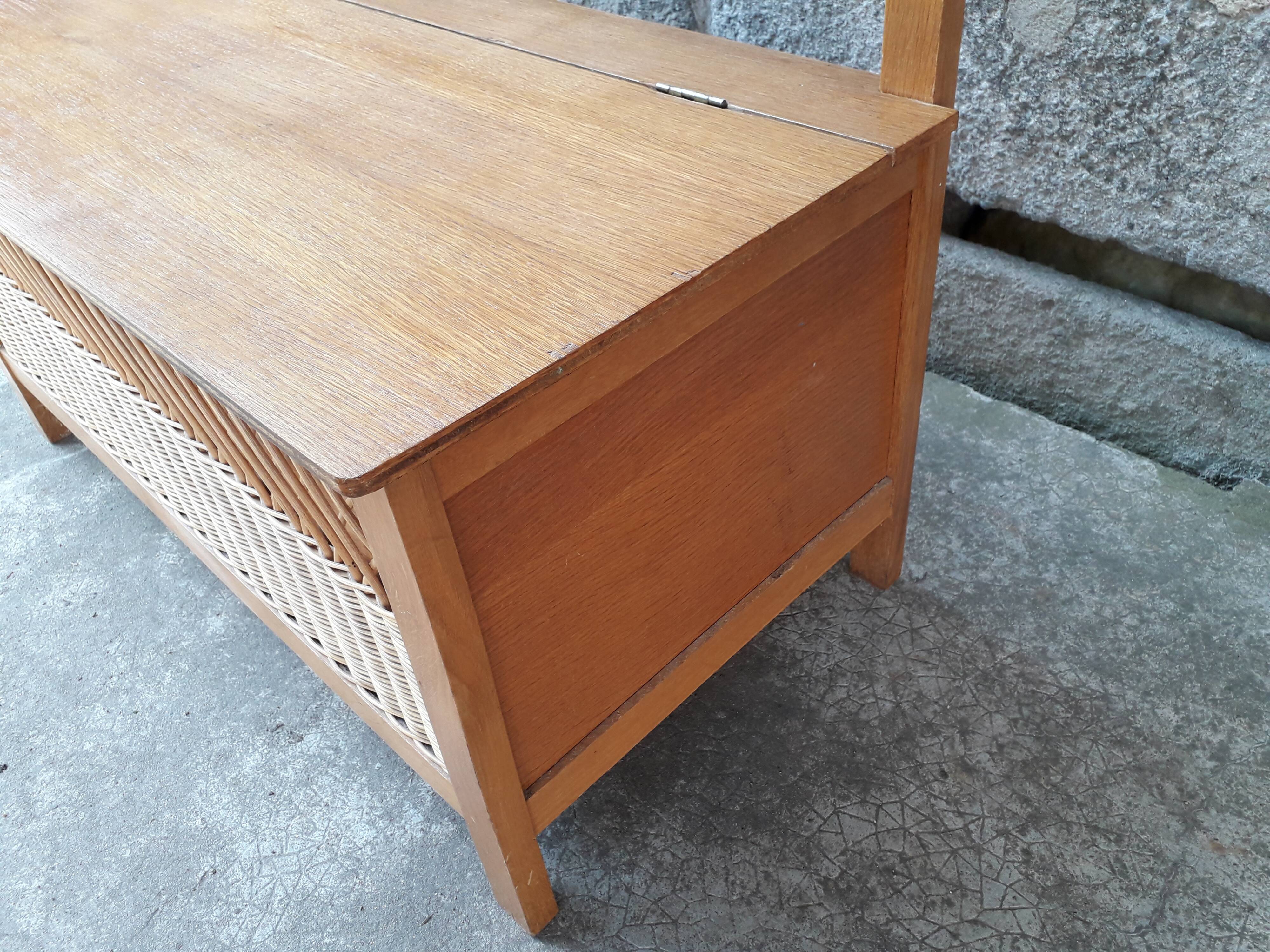Coffre vintage en bois et rotin