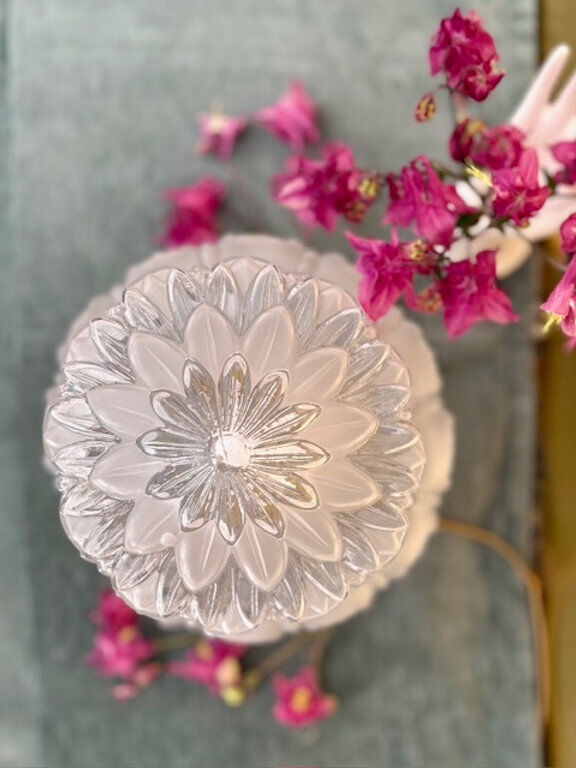 Art Deco lamp with floral patterns