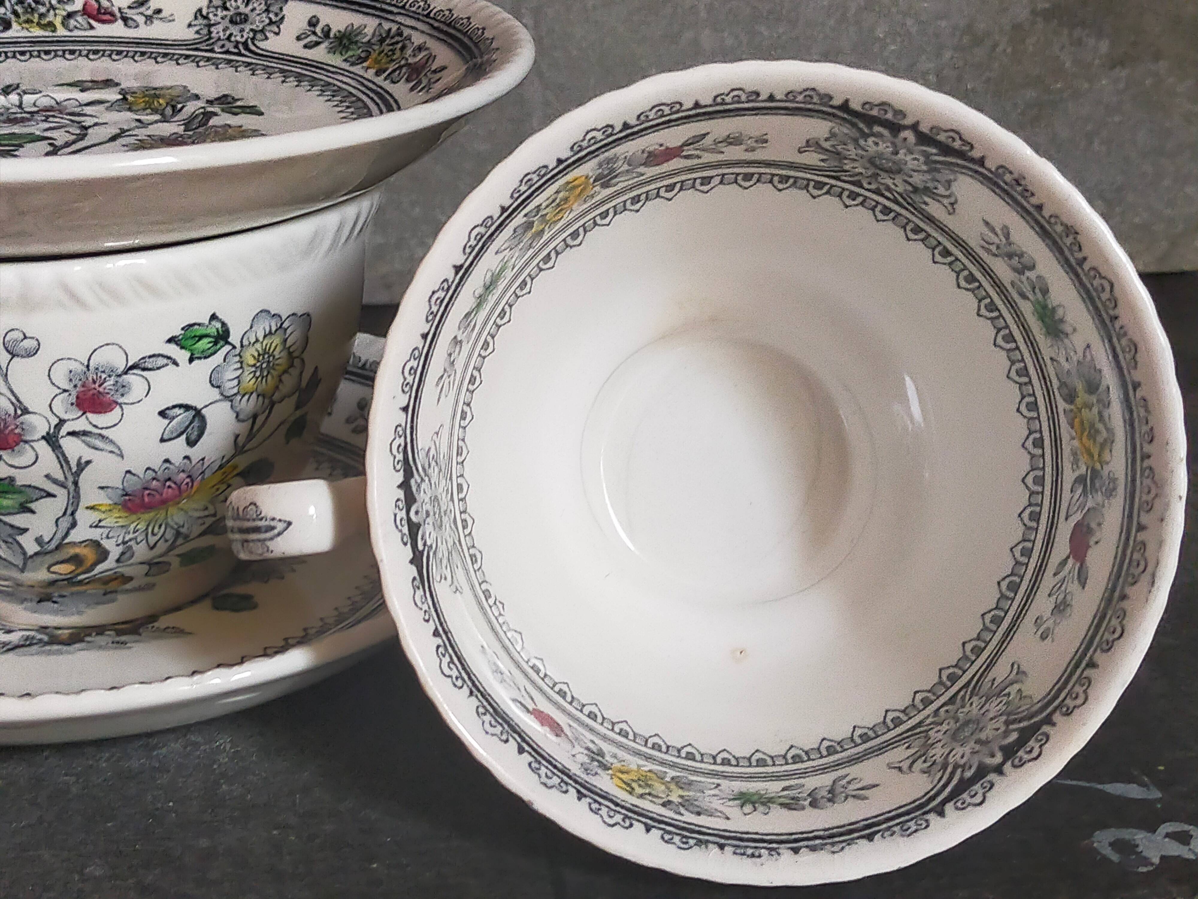 Two vintage wood & sons english lunches "dorset" service