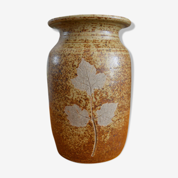 Vase in sandstone by Alain Blanchard