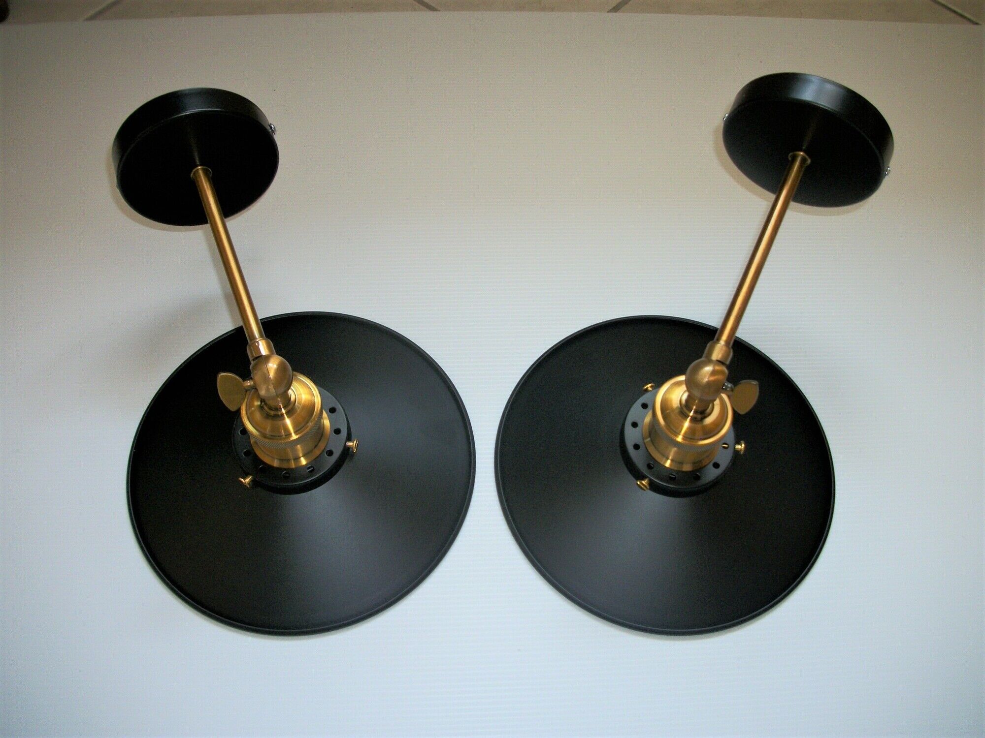 Pair of metal wall lamps in black and gold