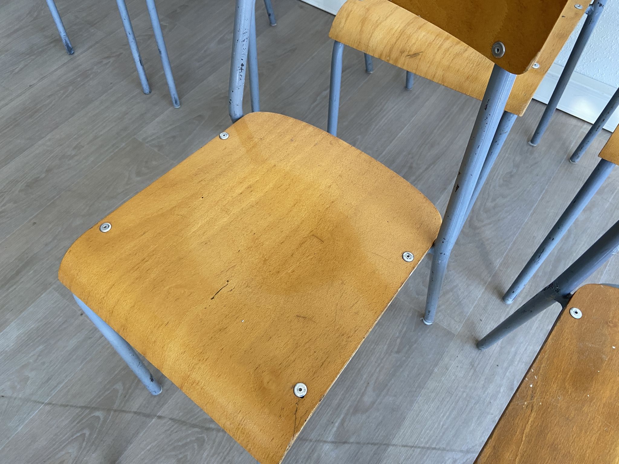 Set of 10 school chairs 70s