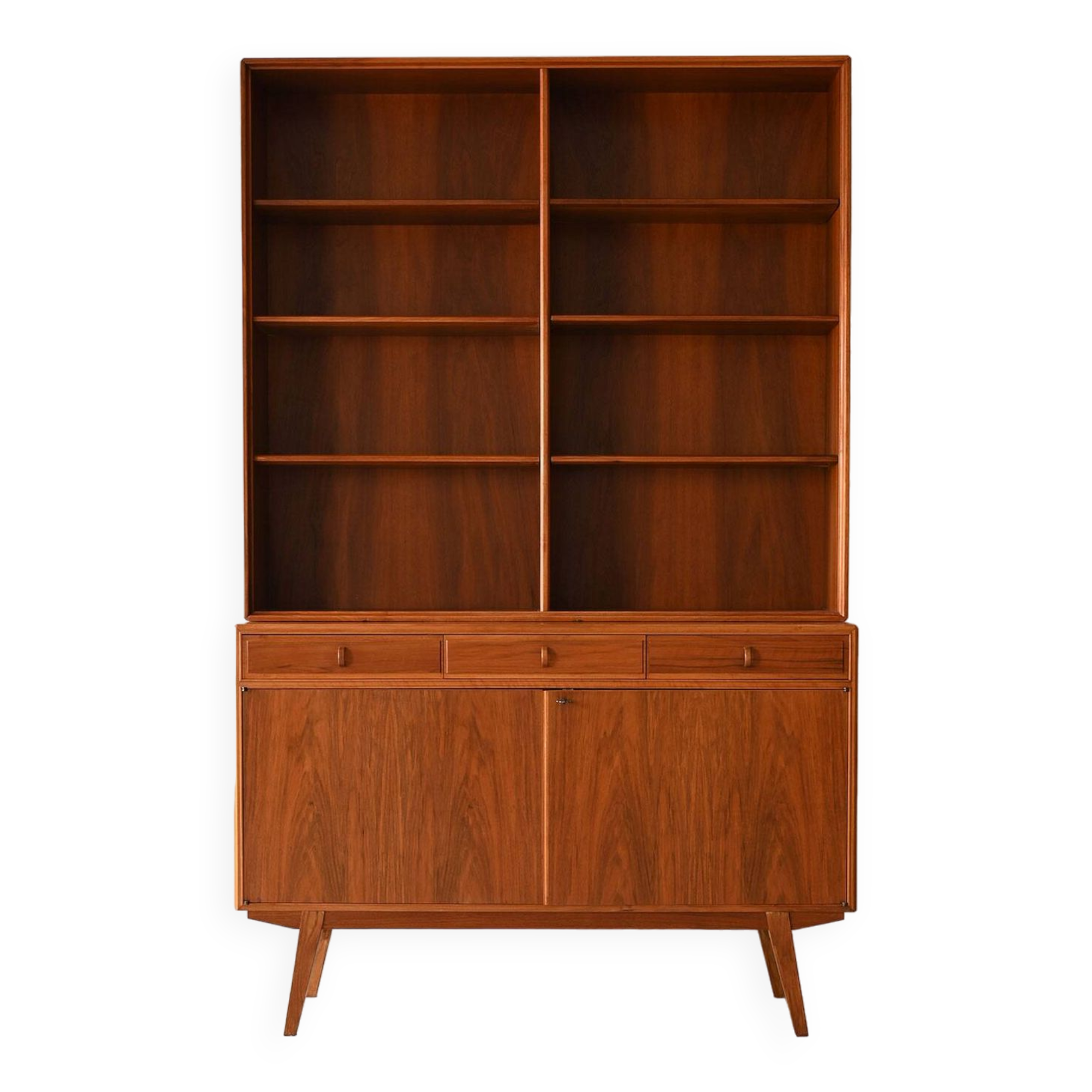 Nordic bookcase with sideboard