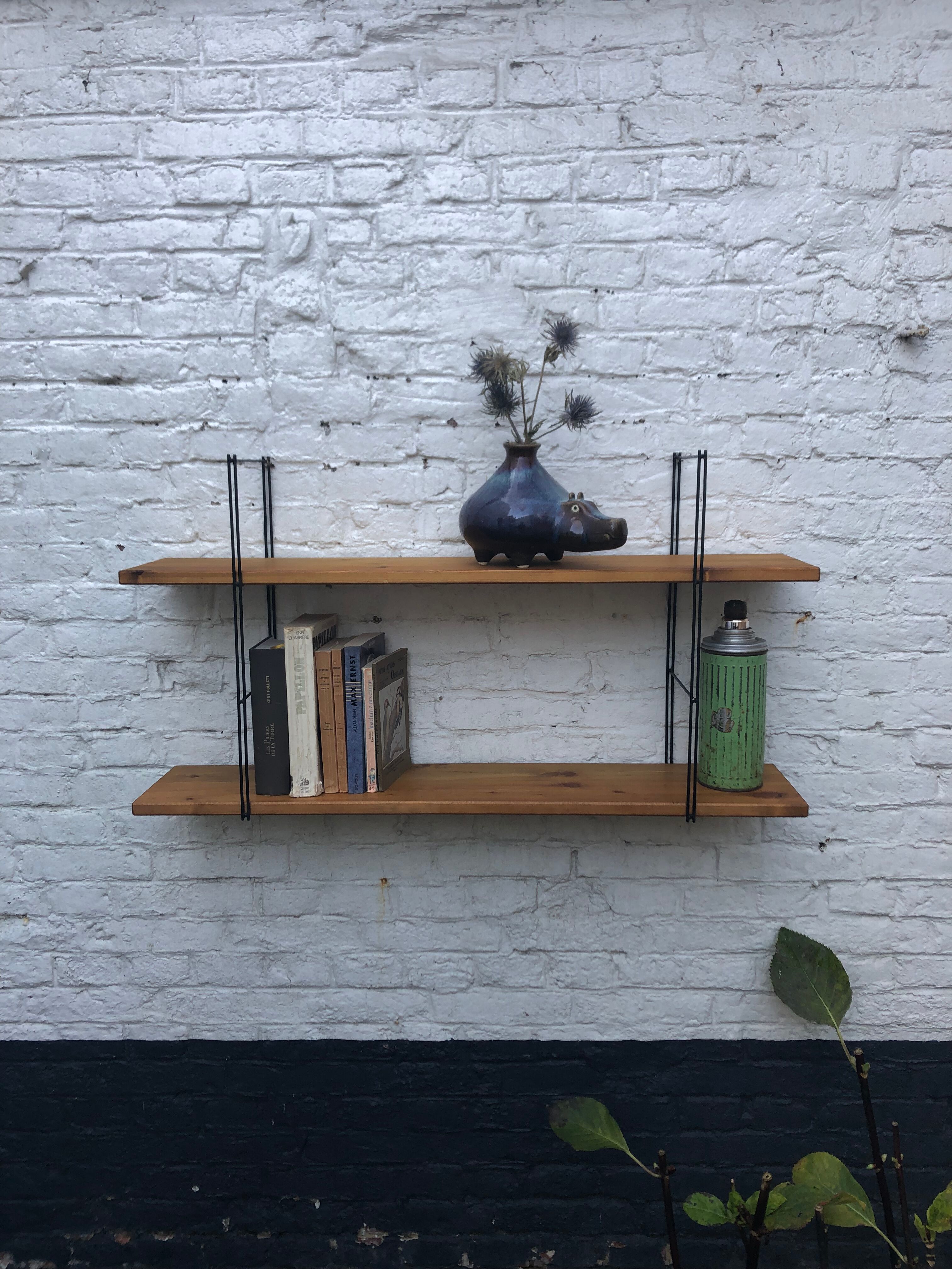 Wall shelf