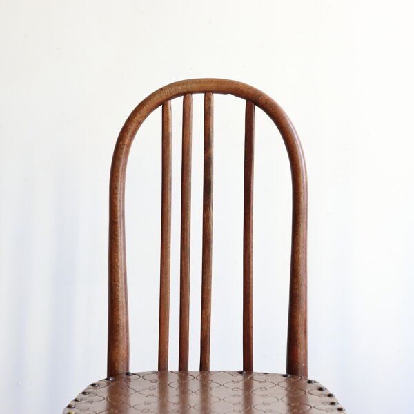 Suite de 4 chaises bistrot Luterma en bois courbé et simili cuir, début XX ème