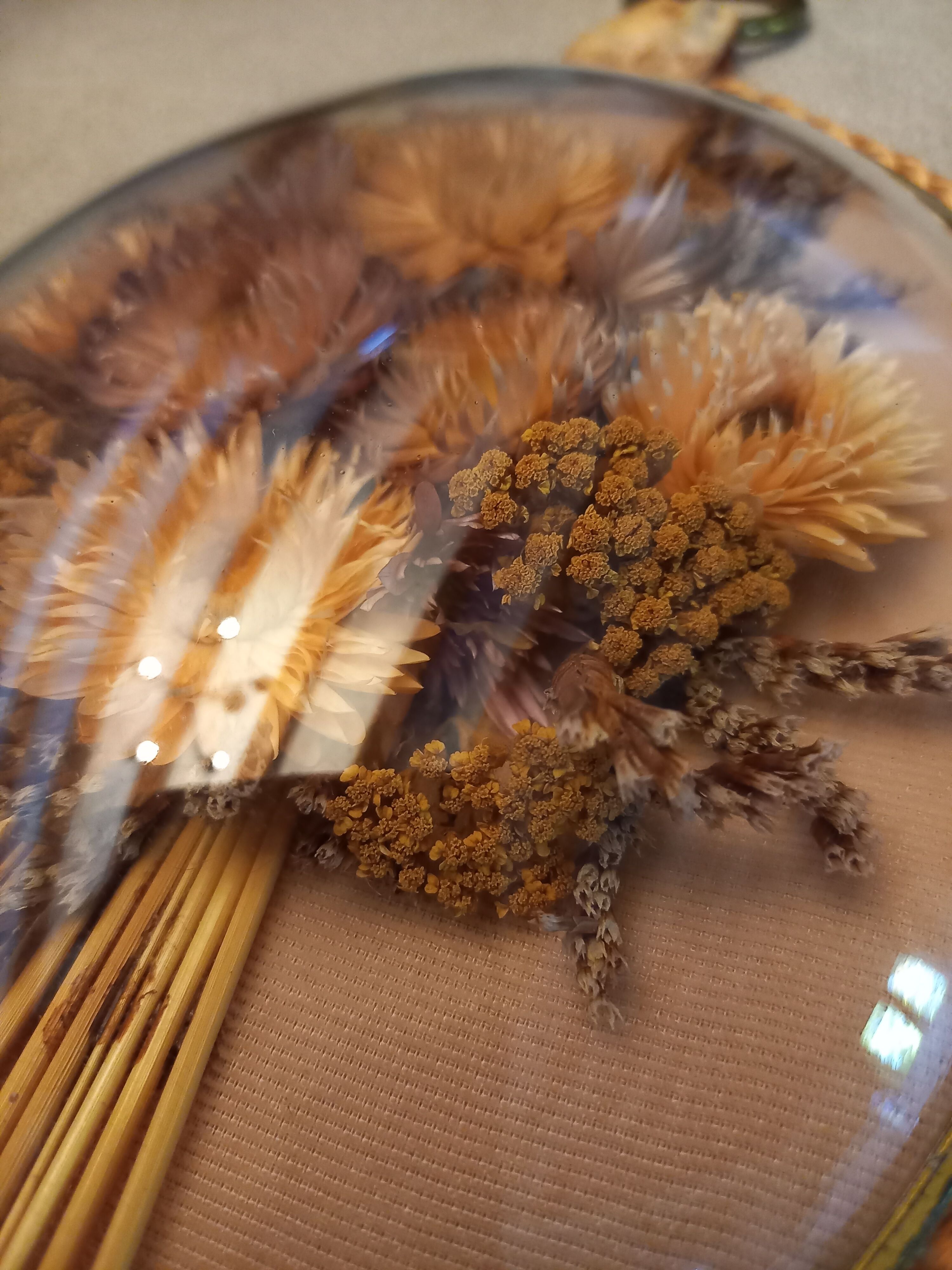 Vintage oval dried flowers frame