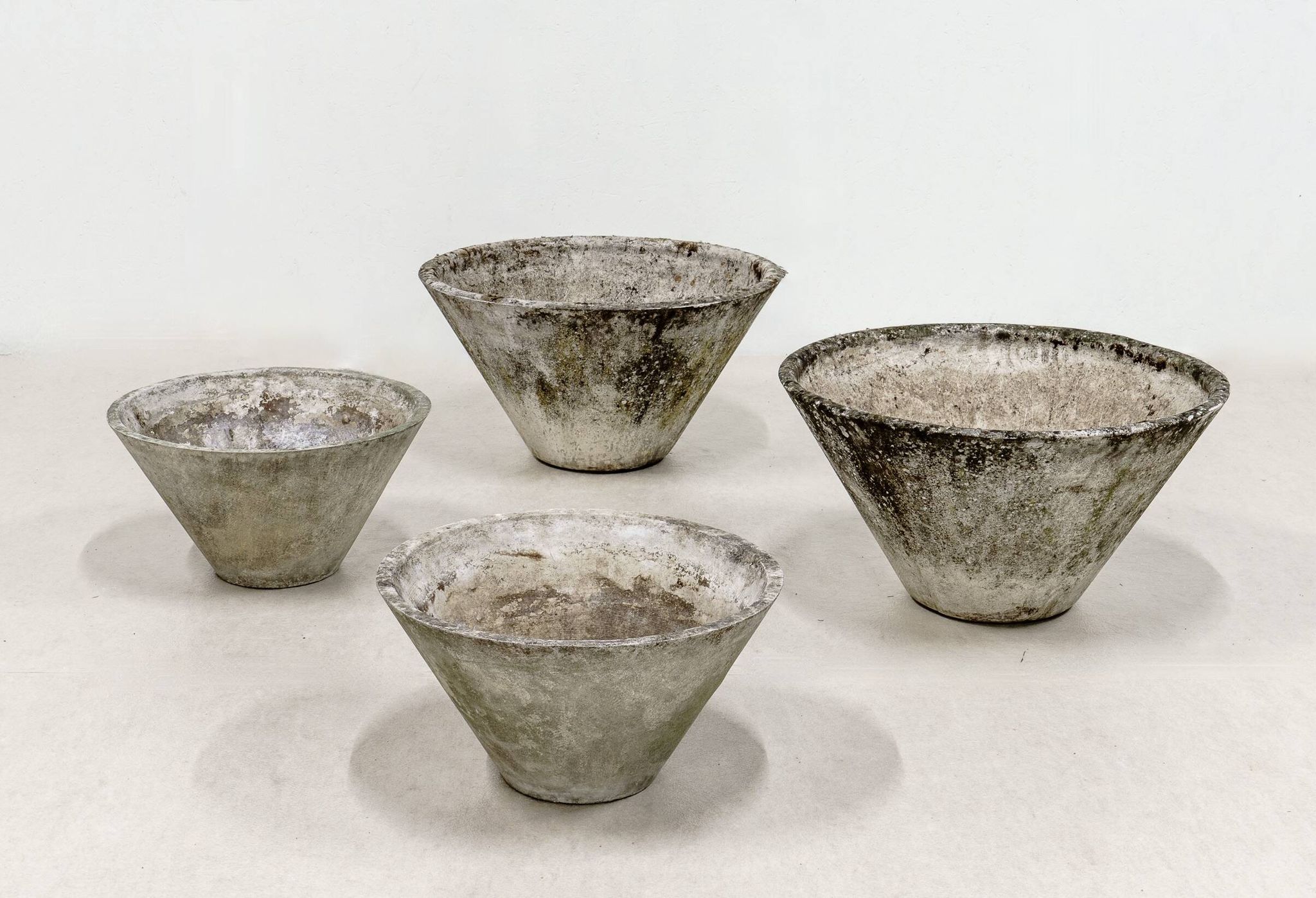 A pair of Willy Guhl planters. Switzerland 1960s