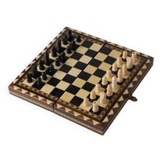 Foldable box chess set