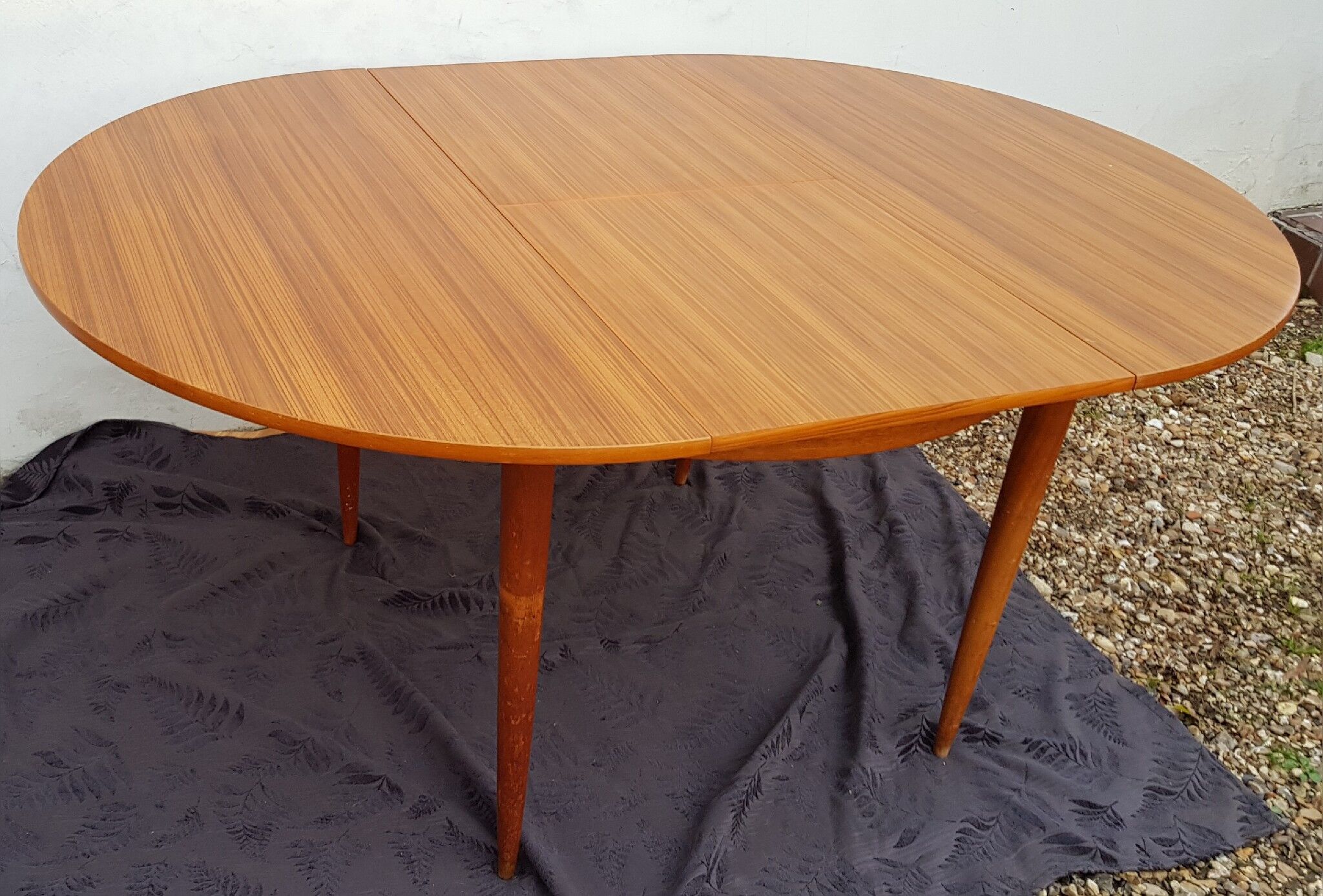 Round table teak