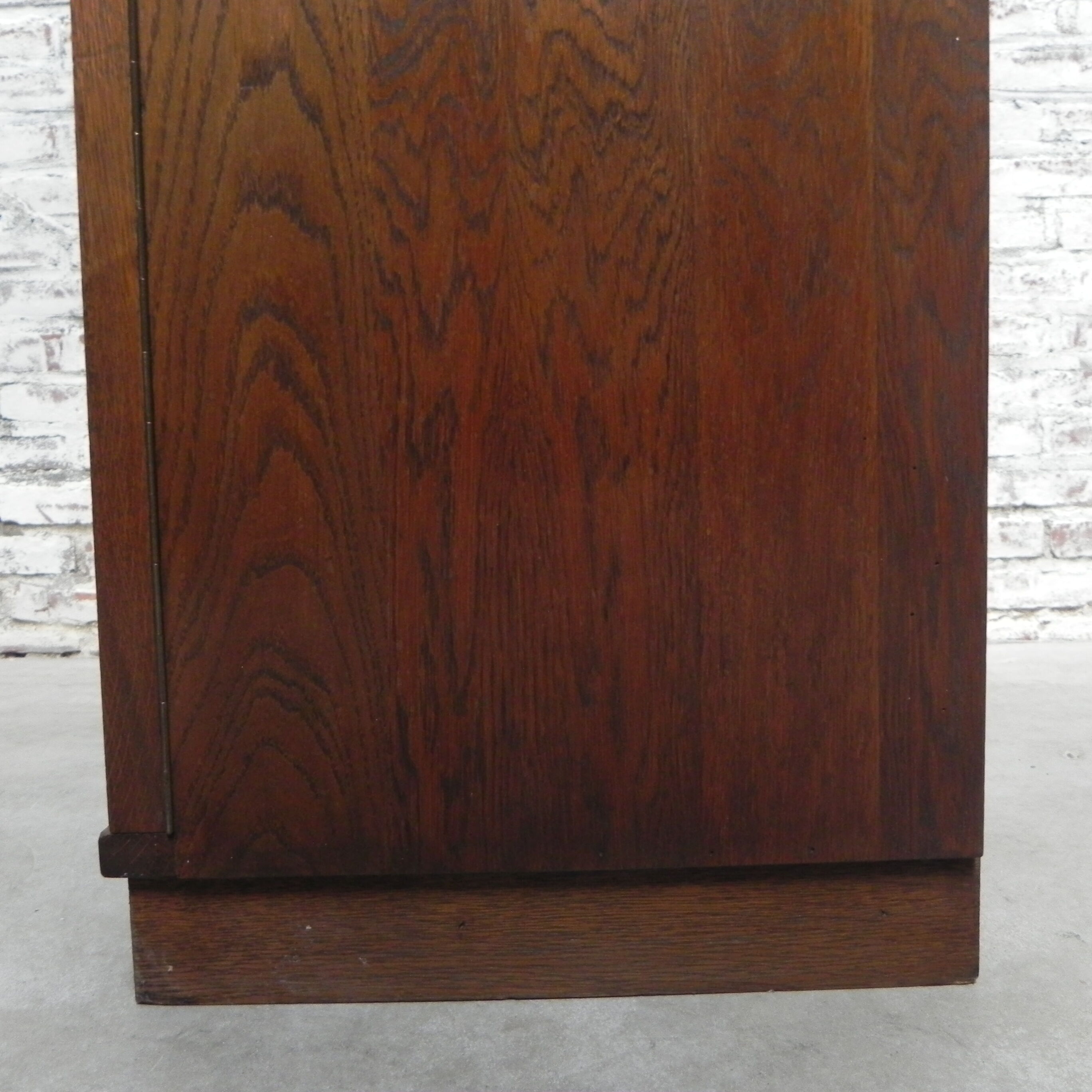 Art deco cabinet
