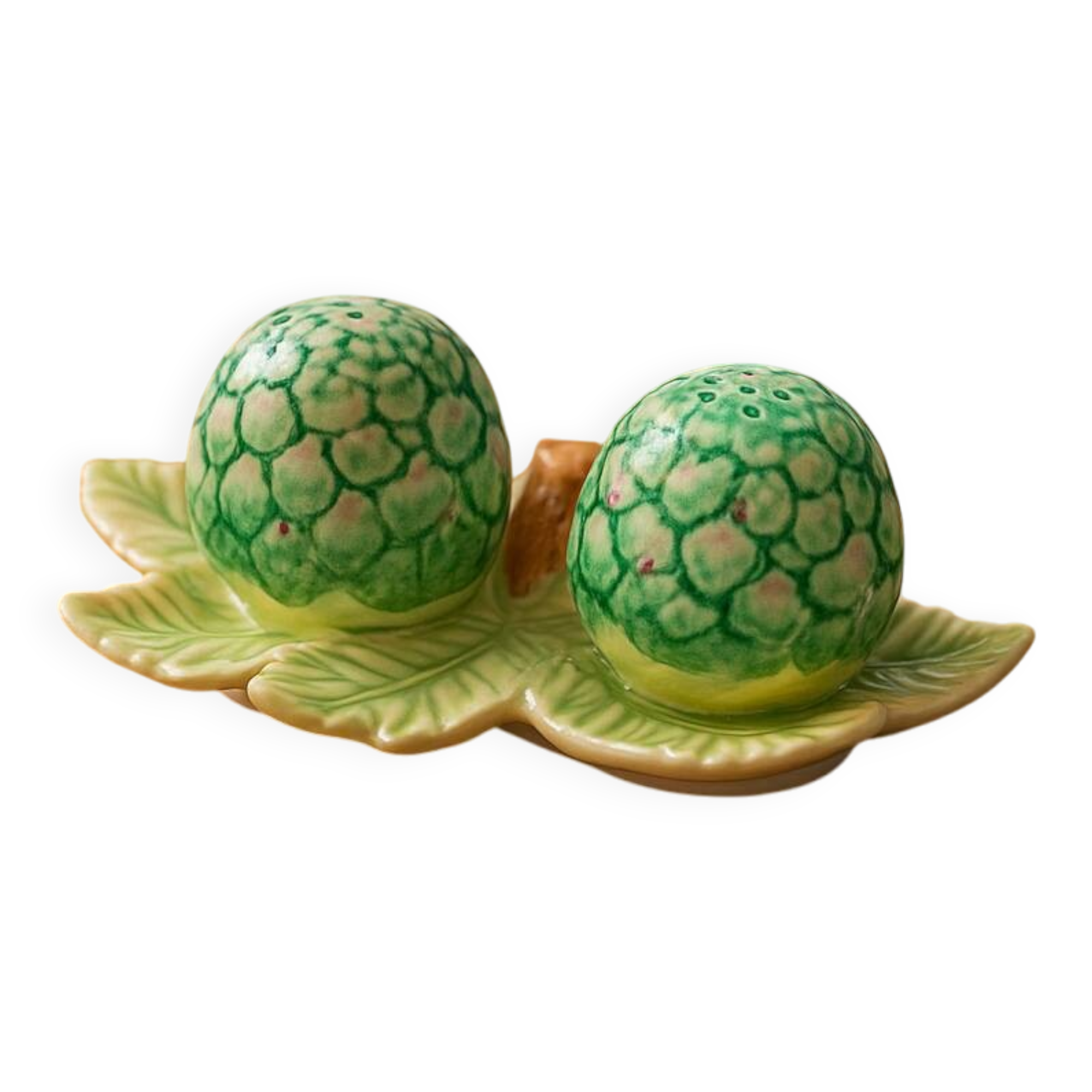 Salt & pepper set in slip – artichokes on leaf tray