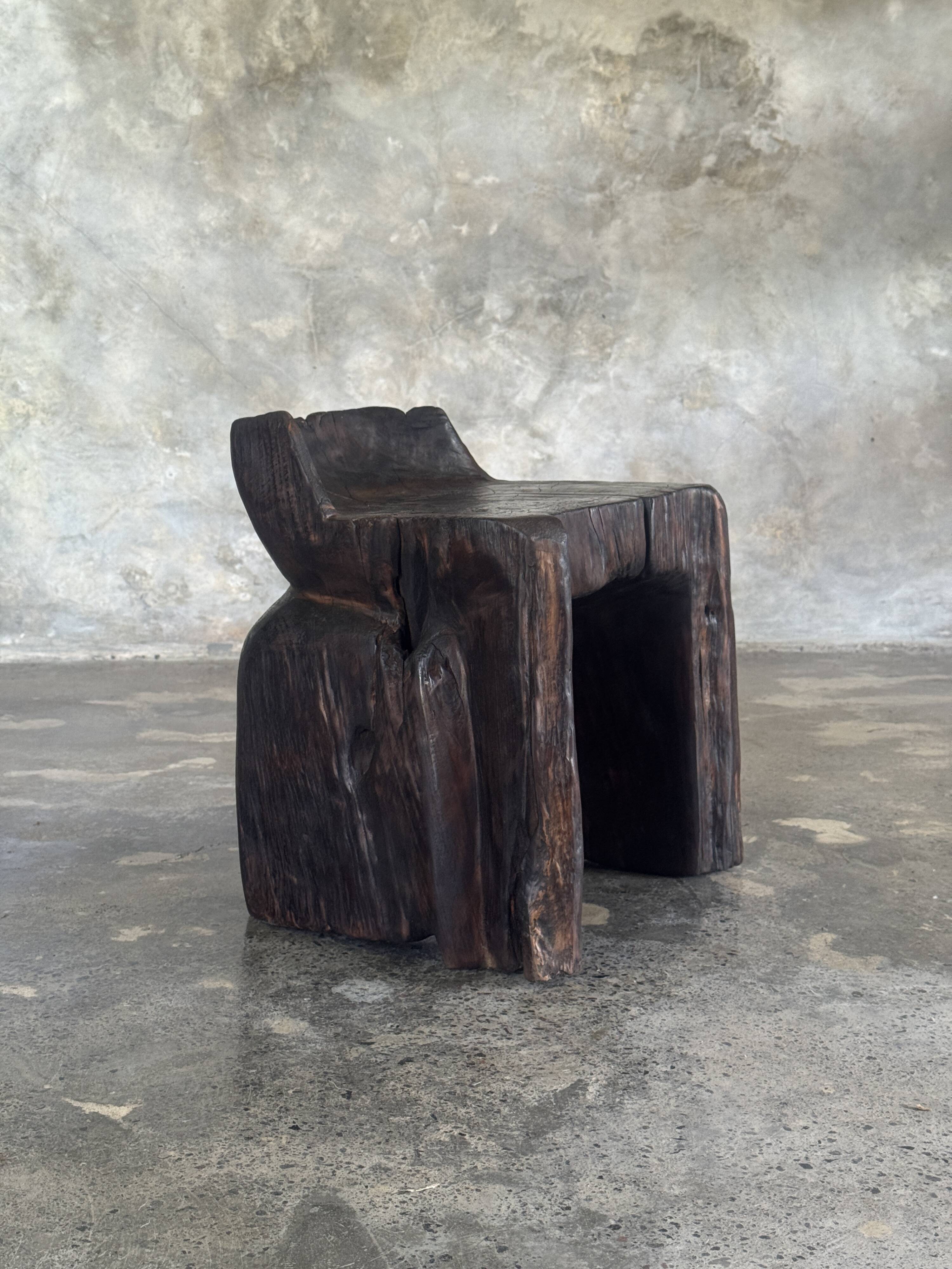 Stool, tabouret or low Japanese-style armchair in brutalist monoxyle radica.