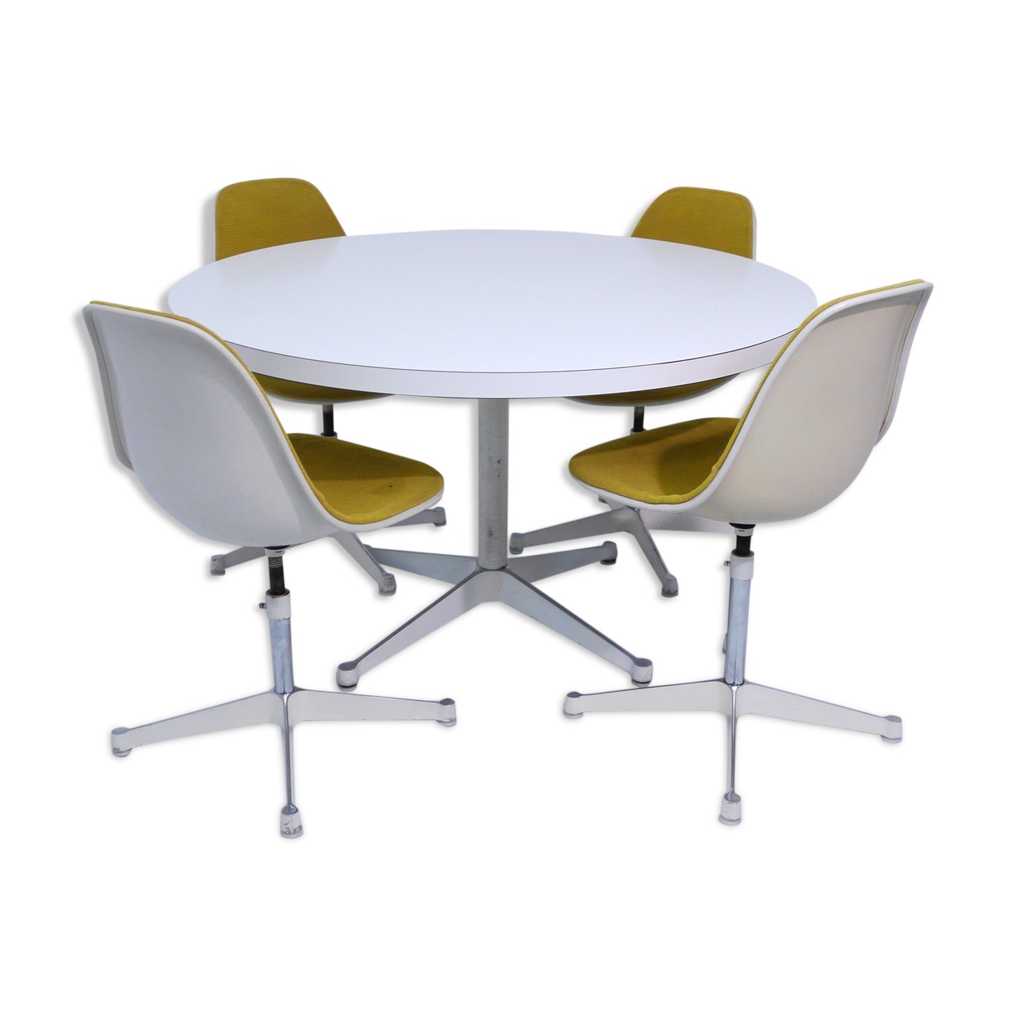 Dining set by Charles et Ray Eames for Herman Miller, 1970