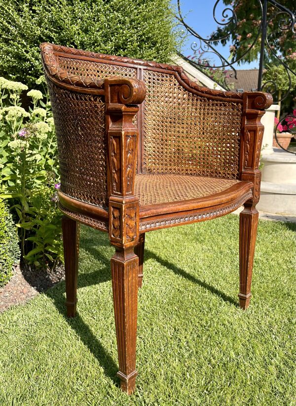 Fauteuil en bois fruitier et cannage style Louis XVl