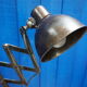 Lampe de table de bureau de ciseaux industriels de cru des années 1950