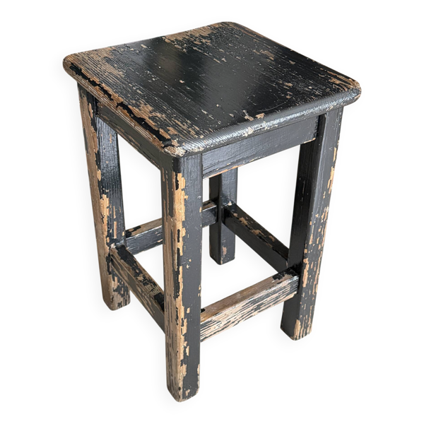 Tabouret en bois massif à patine noire usée