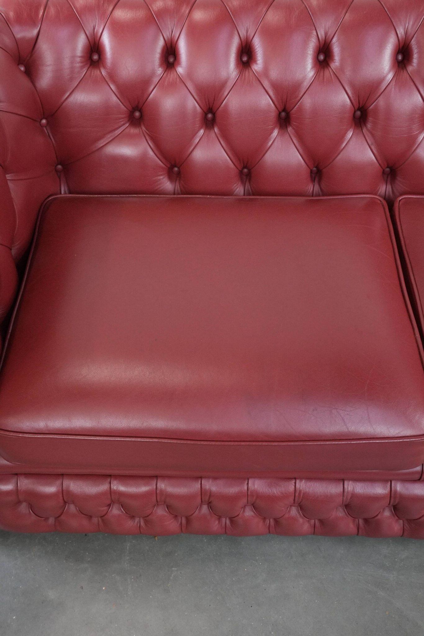 English cowhide Chesterfield 2.5-seater sofa in a stunning red colour