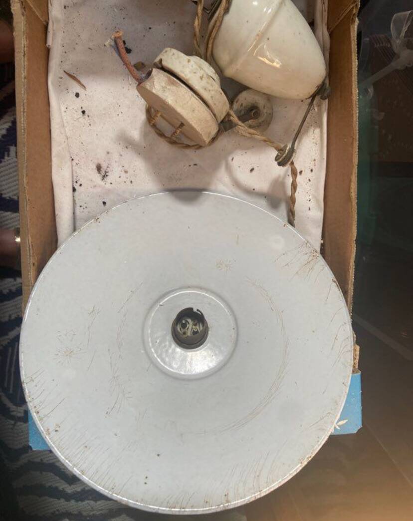 40s/50s kitchen suspension in enamelled metal