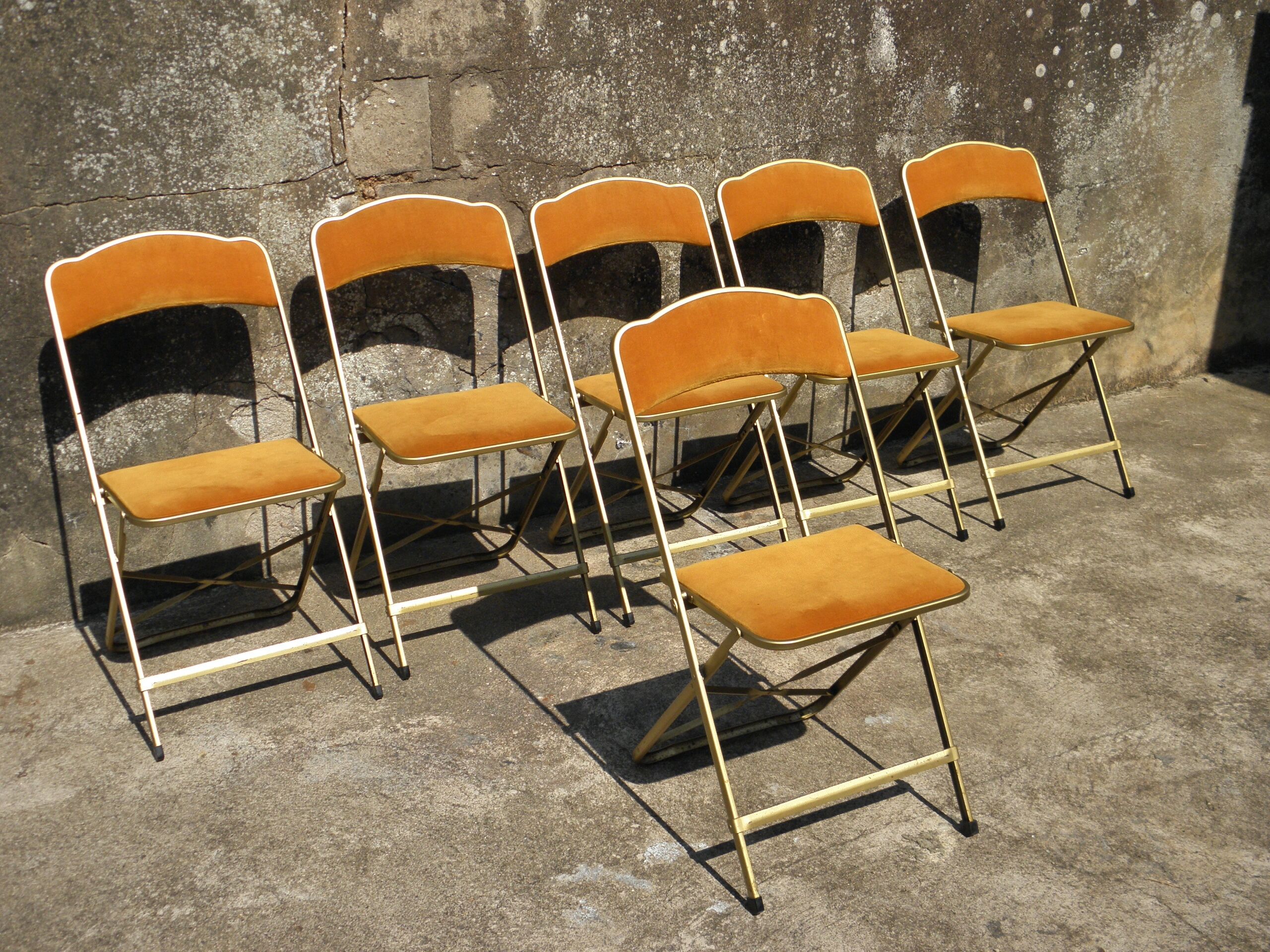 Lot de 6 chaises pliantes en velours et métal doré