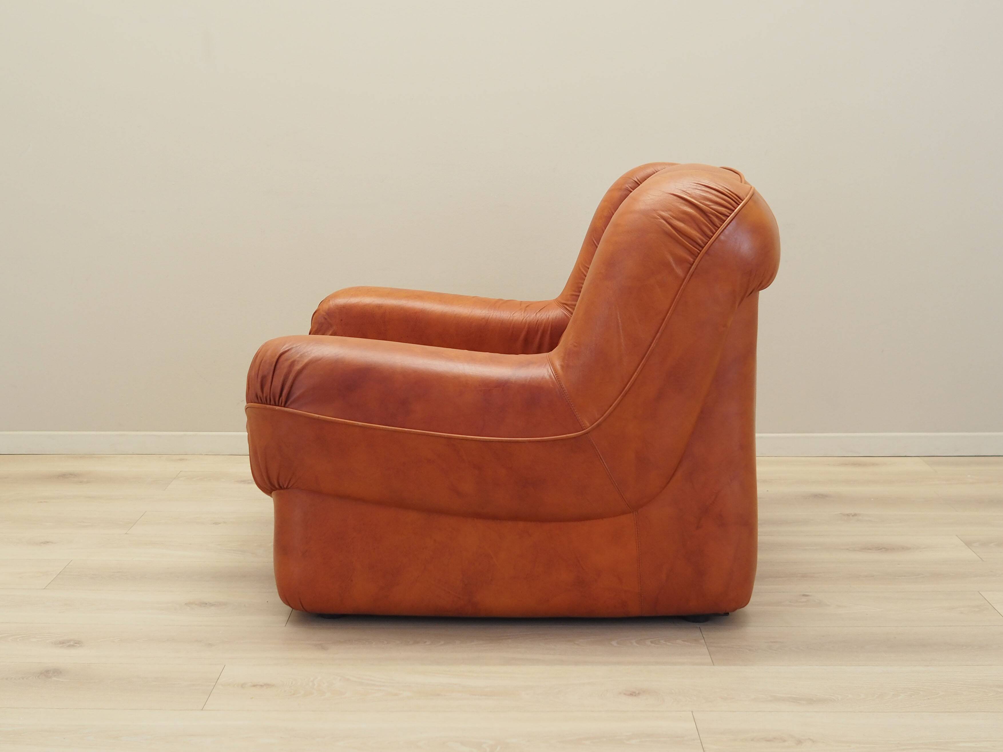 Fauteuil orange, design italien, années 1970, fabricant : Mimo Padova