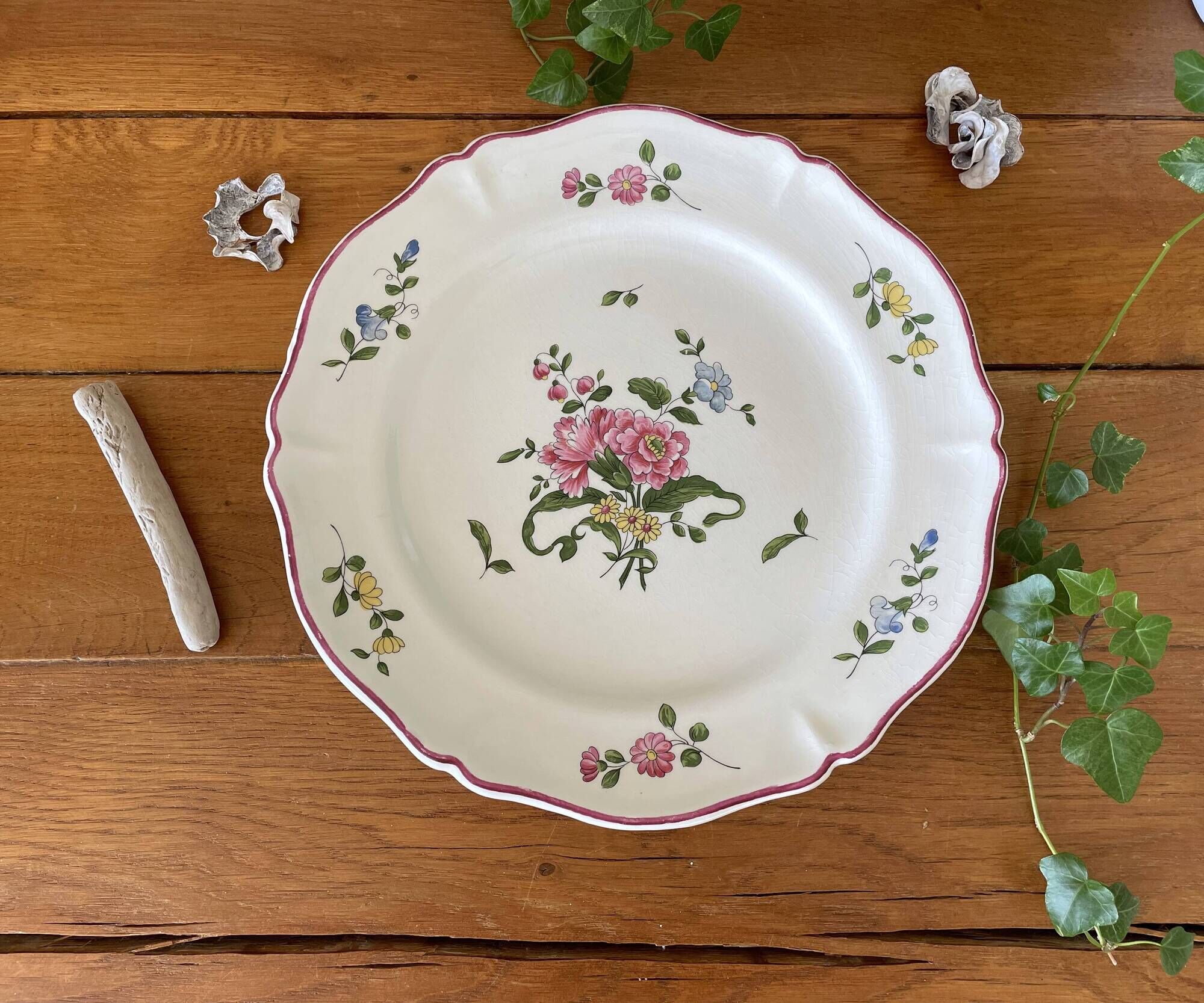 Antique serving dish in Saint-Amand earthenware (Nord)