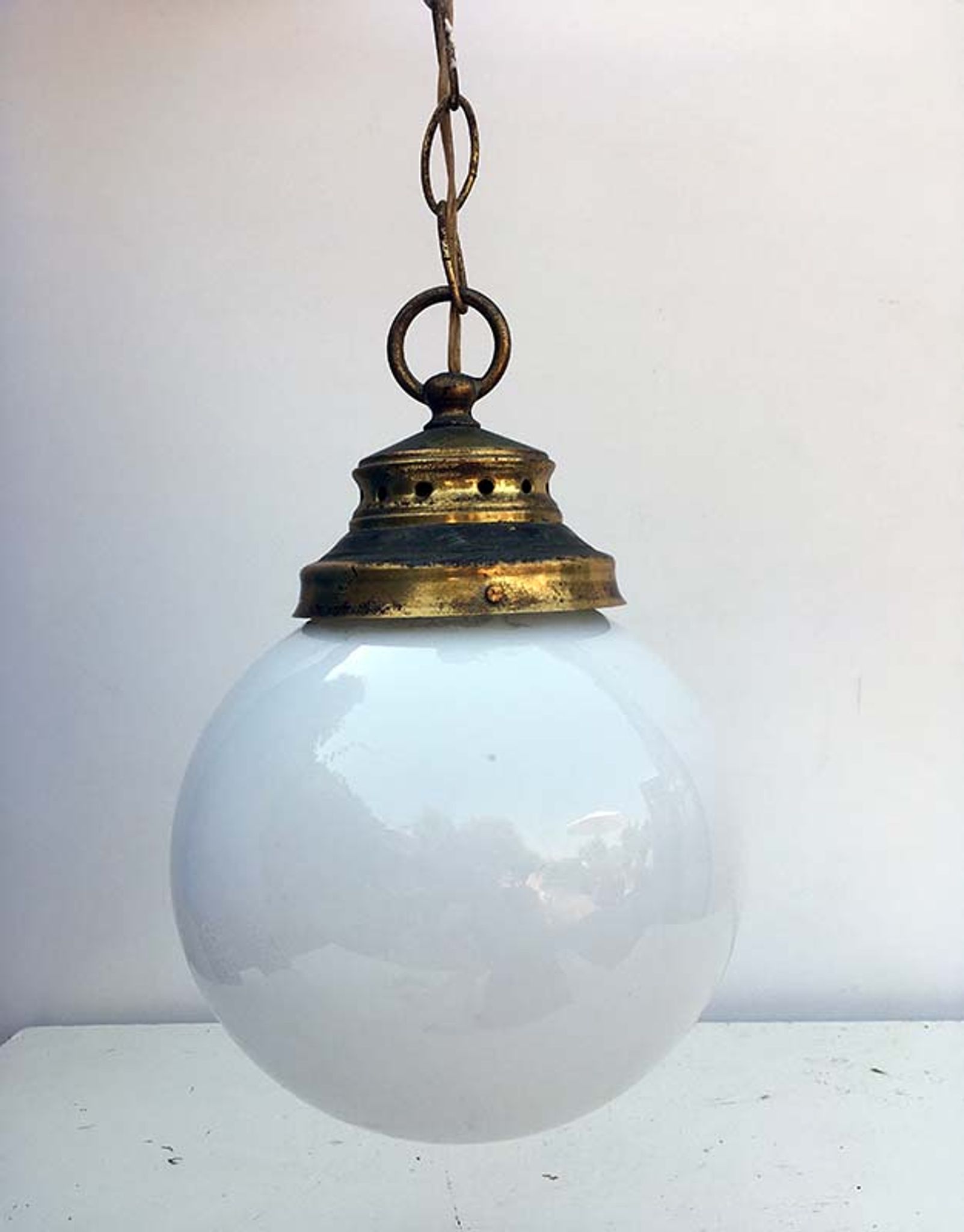 Suspension in opaline