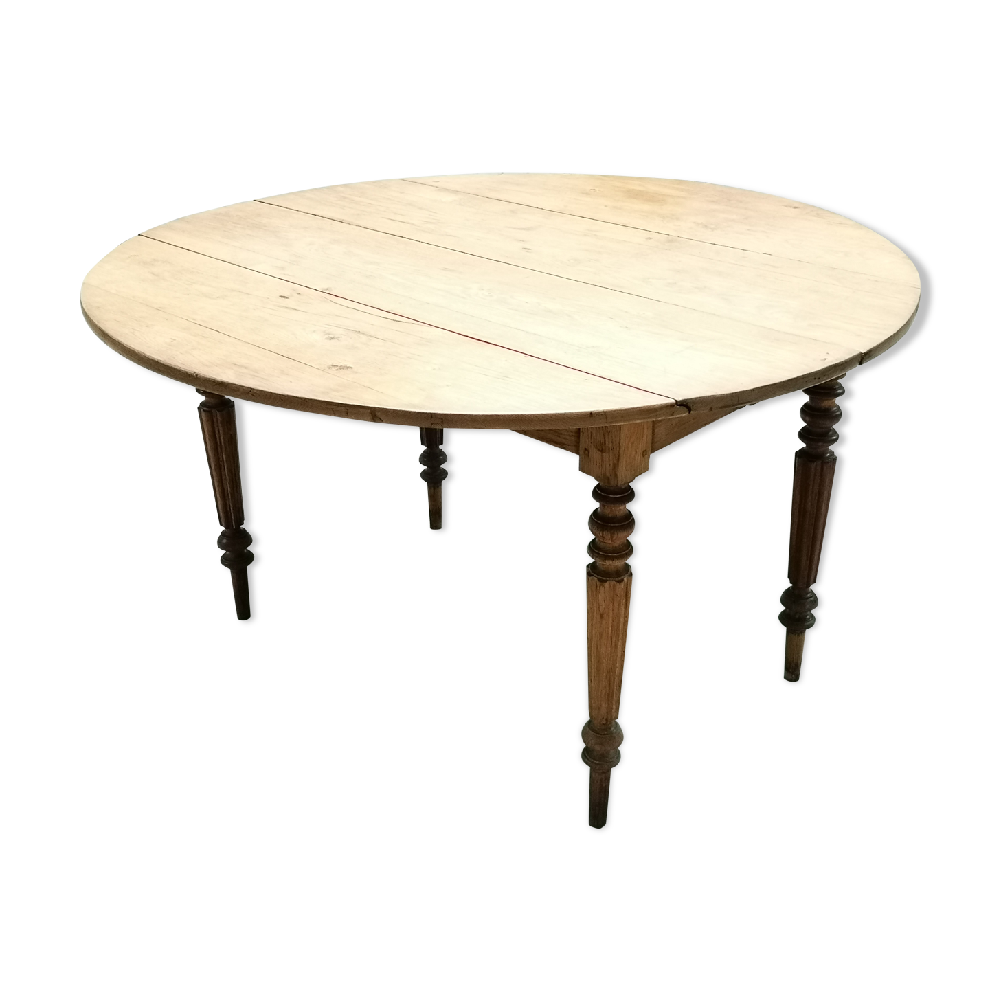 Round table in oak tapered feet with extension cords