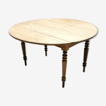 Round table in oak tapered feet with extension cords