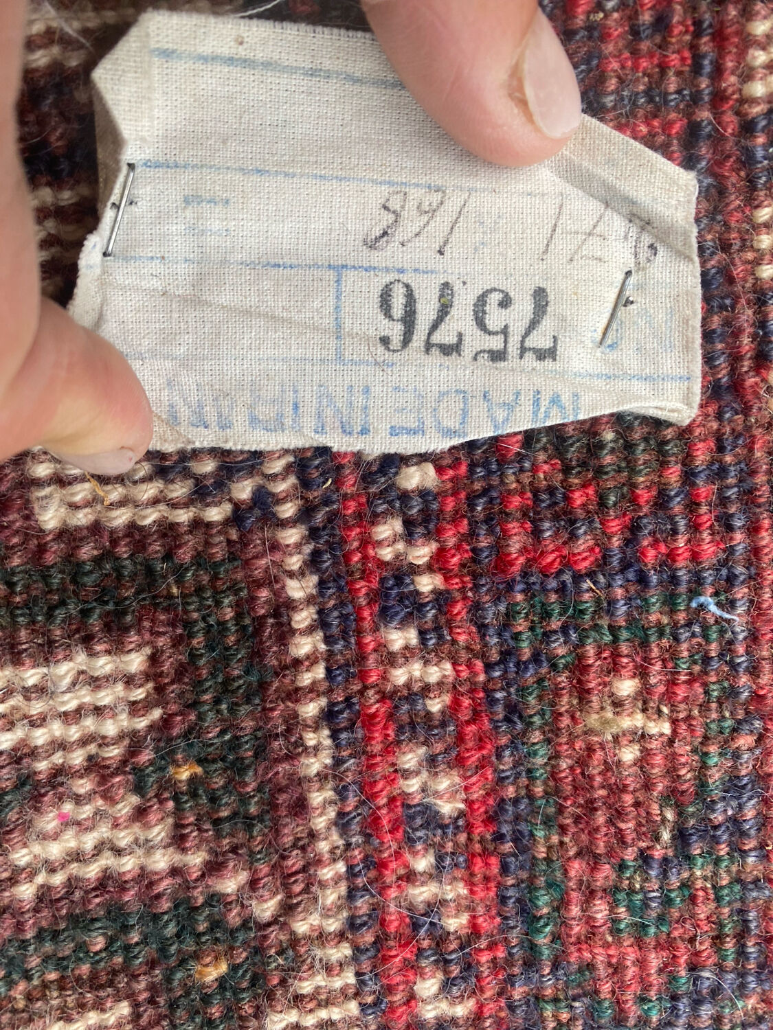 Large Iranian carpet, 100% wool, handwoven, very good condition.
