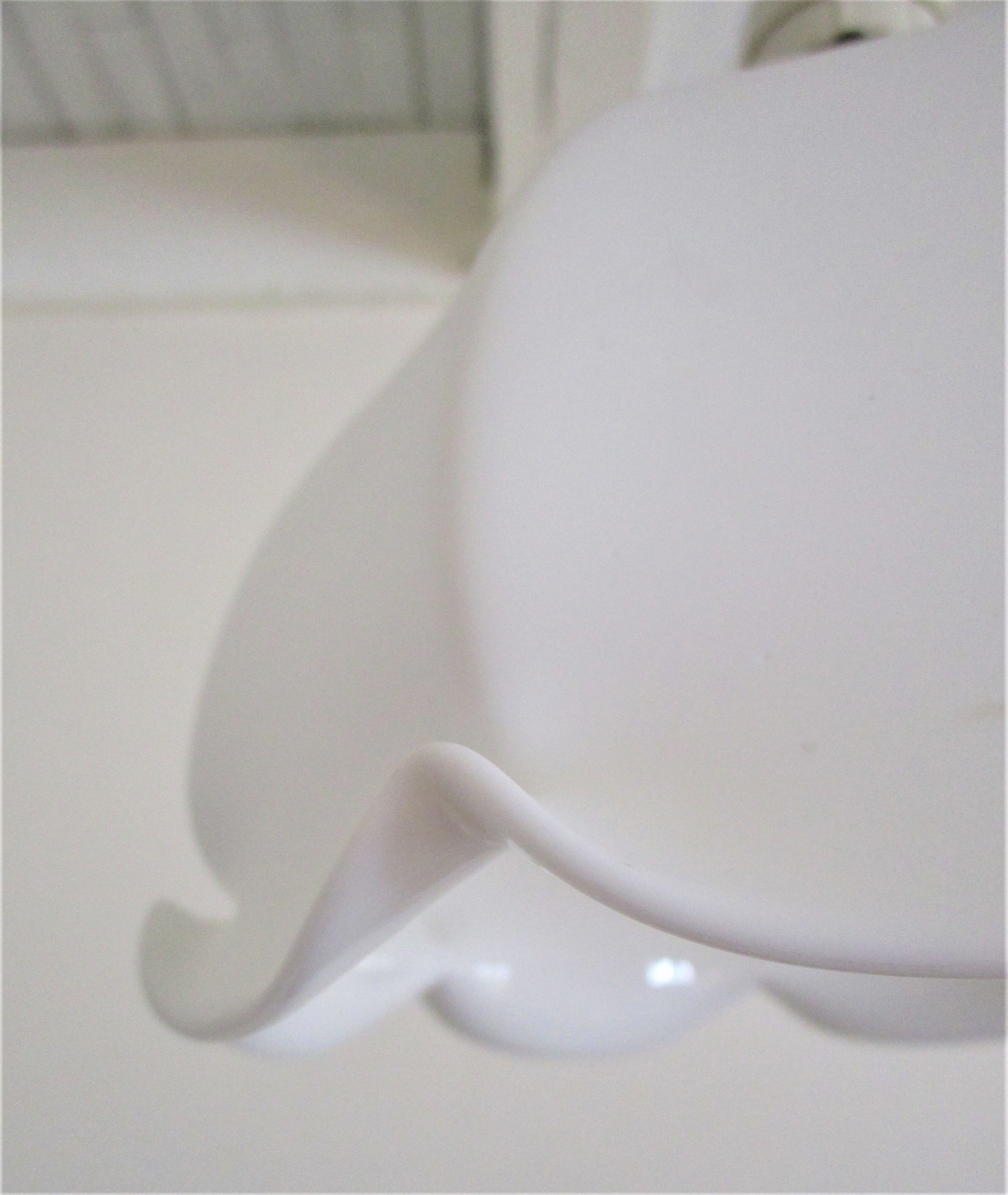 Suspension opaline flower and vintage brass