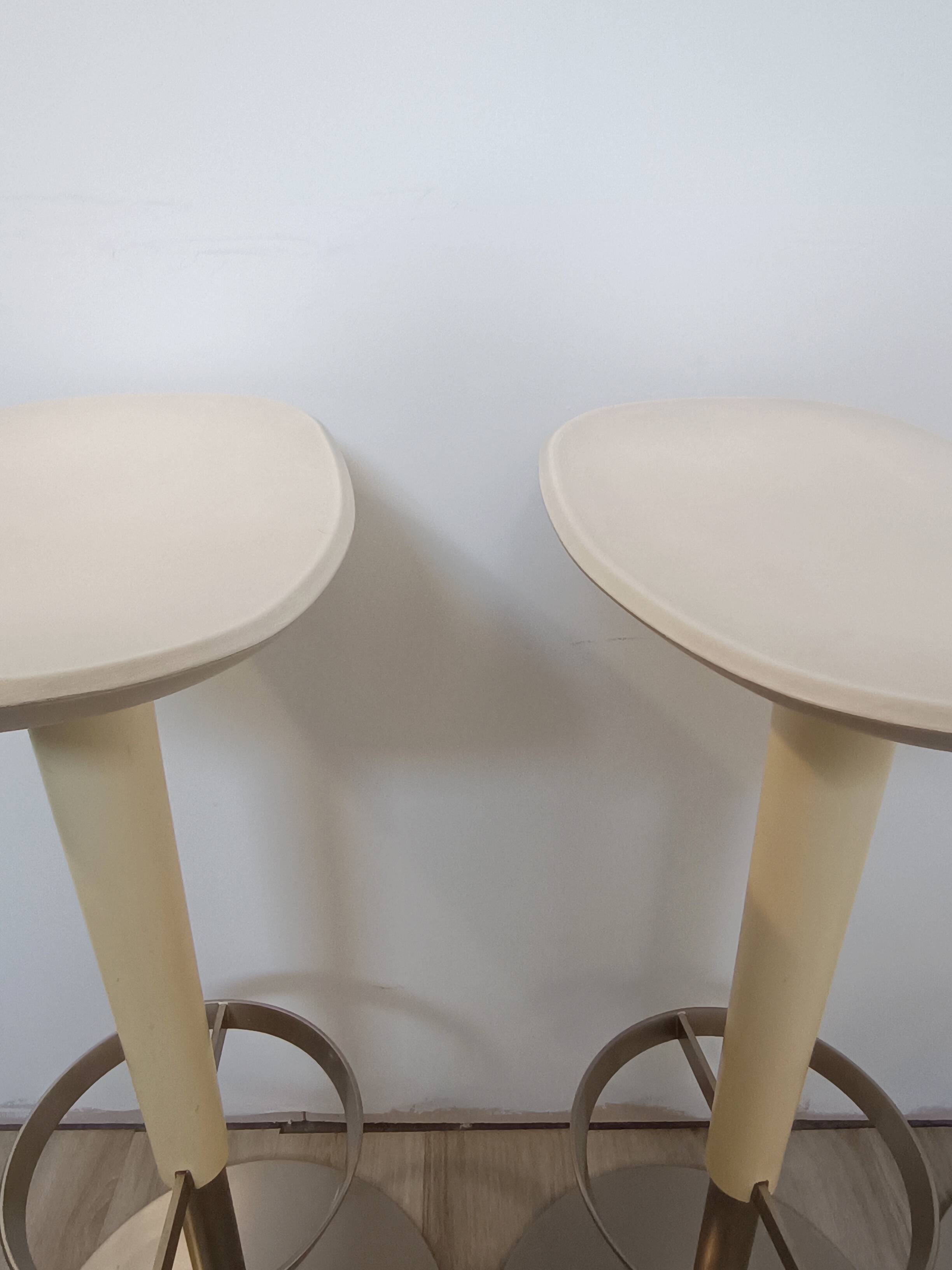 Ensemble de tabourets Babar par Simon Pengelly pour Arper 2006